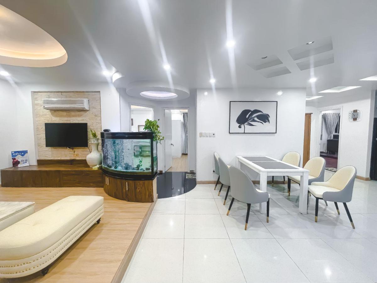 White Penthouse - Rooftop Pool Private - Central City