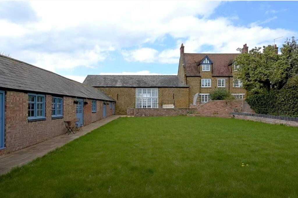 Beautiful 2 bed cottage picturesque tranquil setting view 3