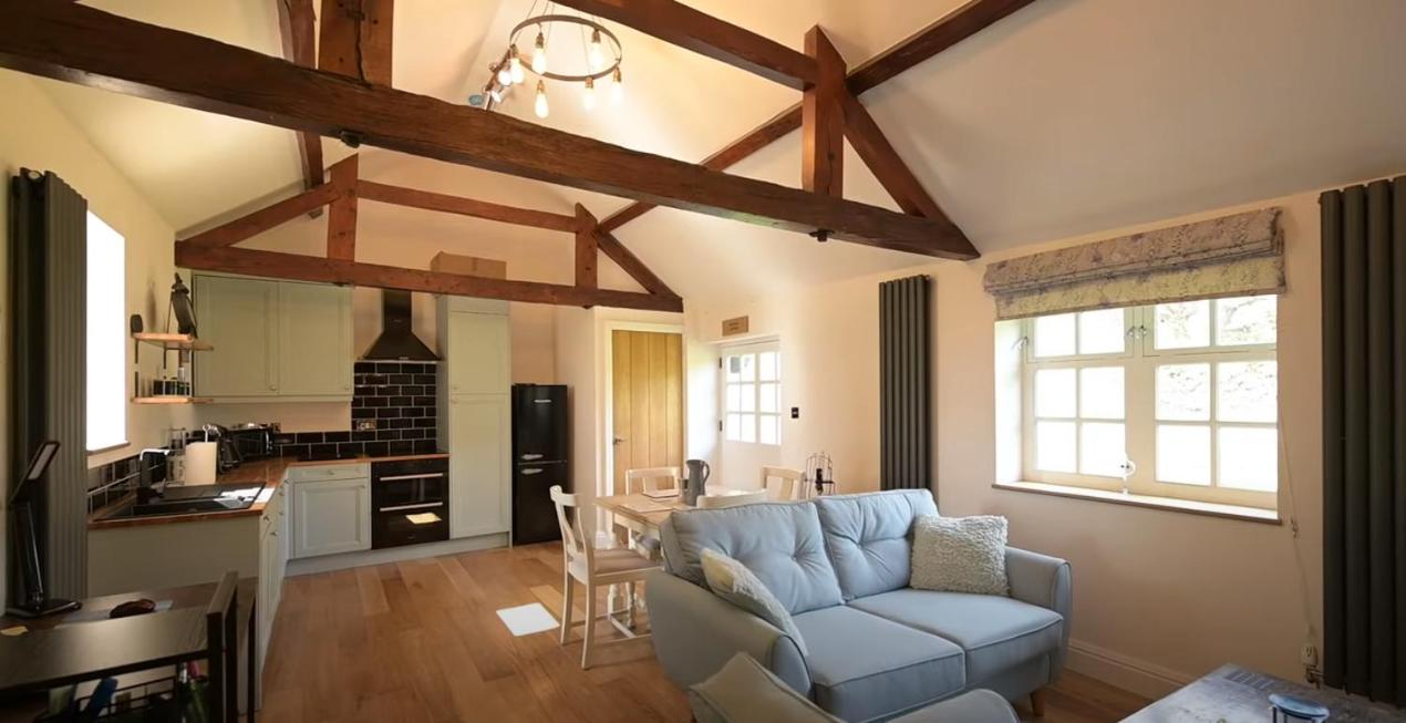 Beautiful 2 bed cottage picturesque tranquil setting view 5