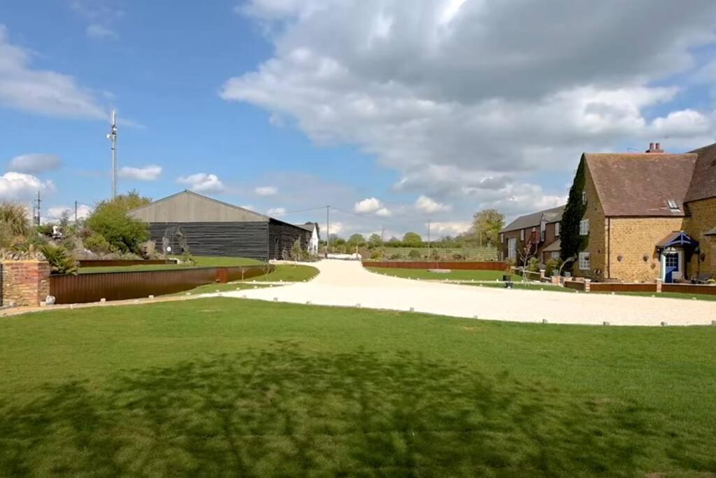 Beautiful 2 bed cottage picturesque tranquil setting view 2