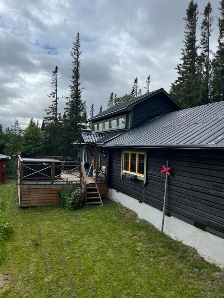 Mysig fjällstuga med direktanslutning till fjället