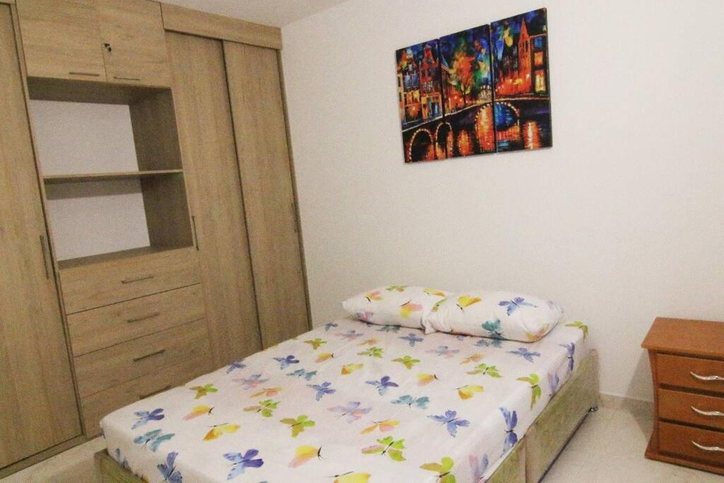 Relájate o teletrabaja en lindo apto, 3 hab y WiFi view 5