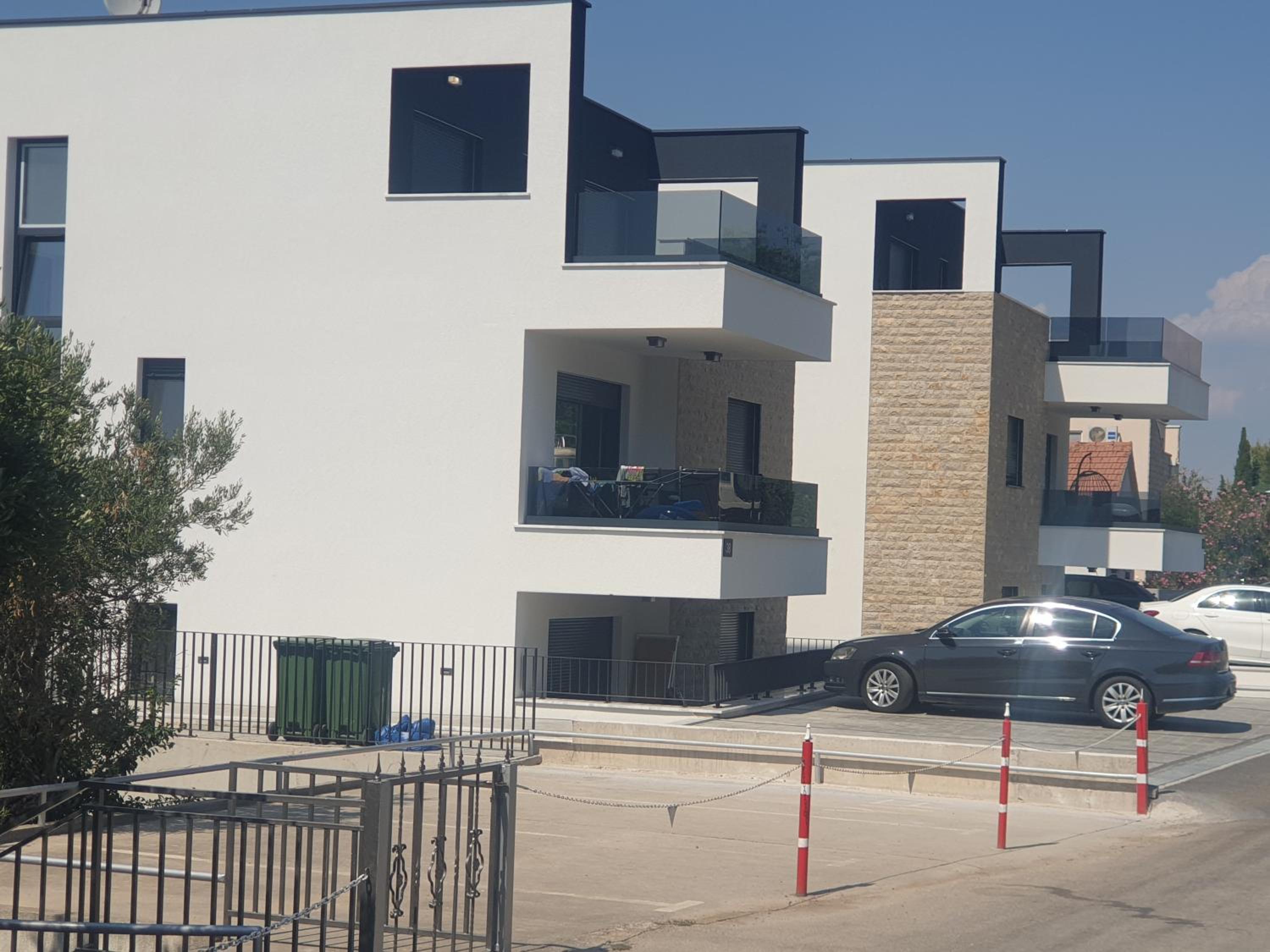 Apartman Retro with heated pool and gym for 8 view 5