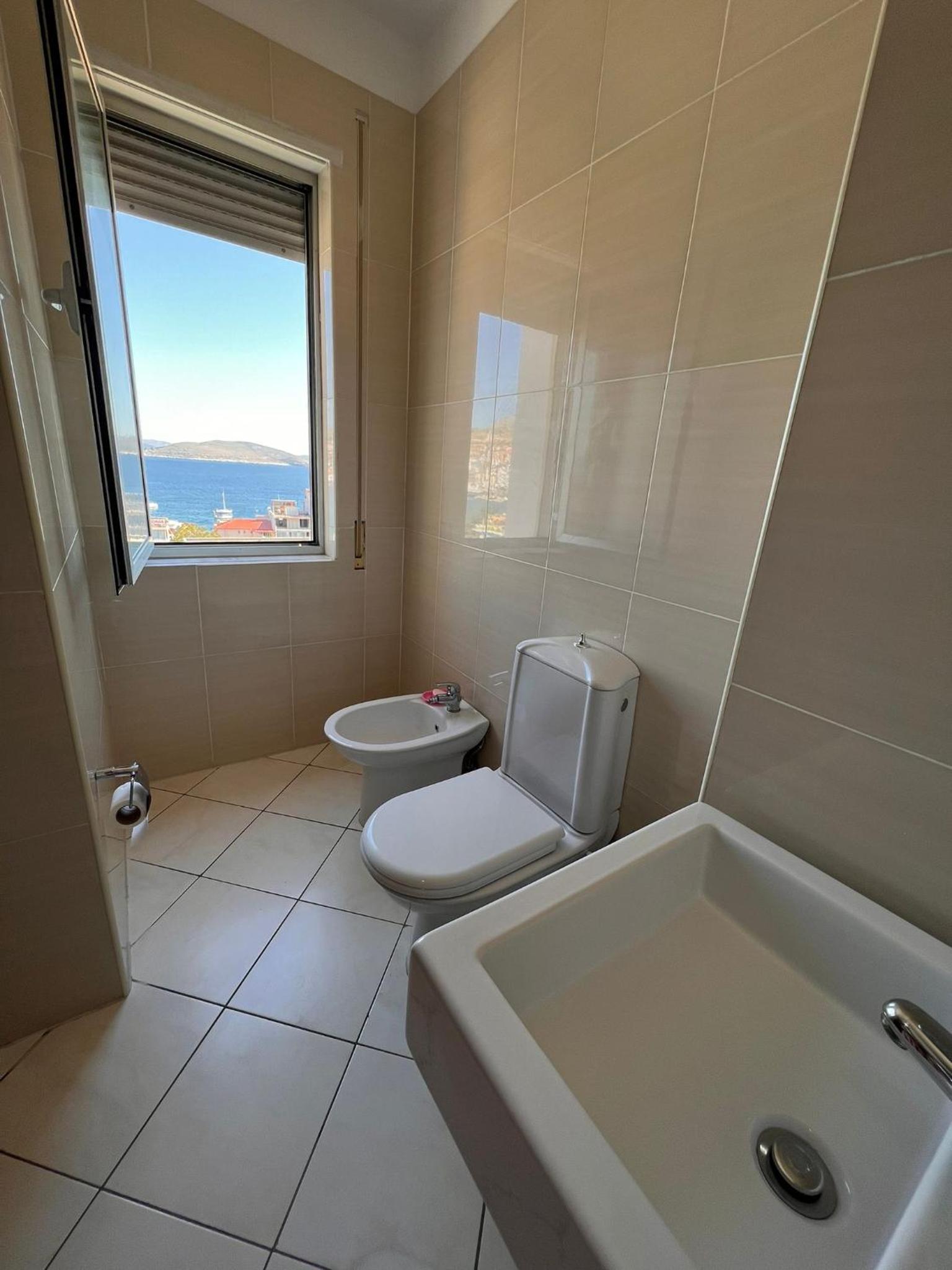 Center-sea view apartament,Sarande