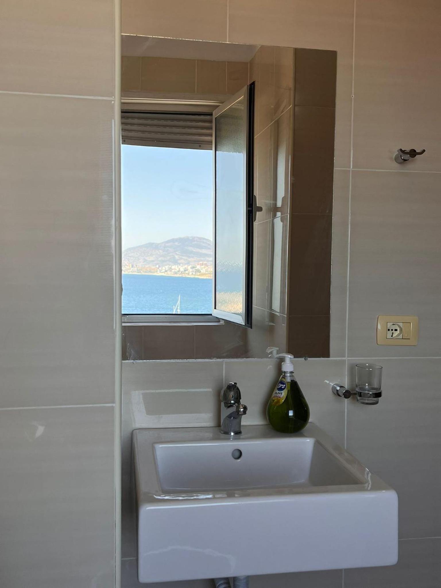 Center-sea view apartament,Sarande
