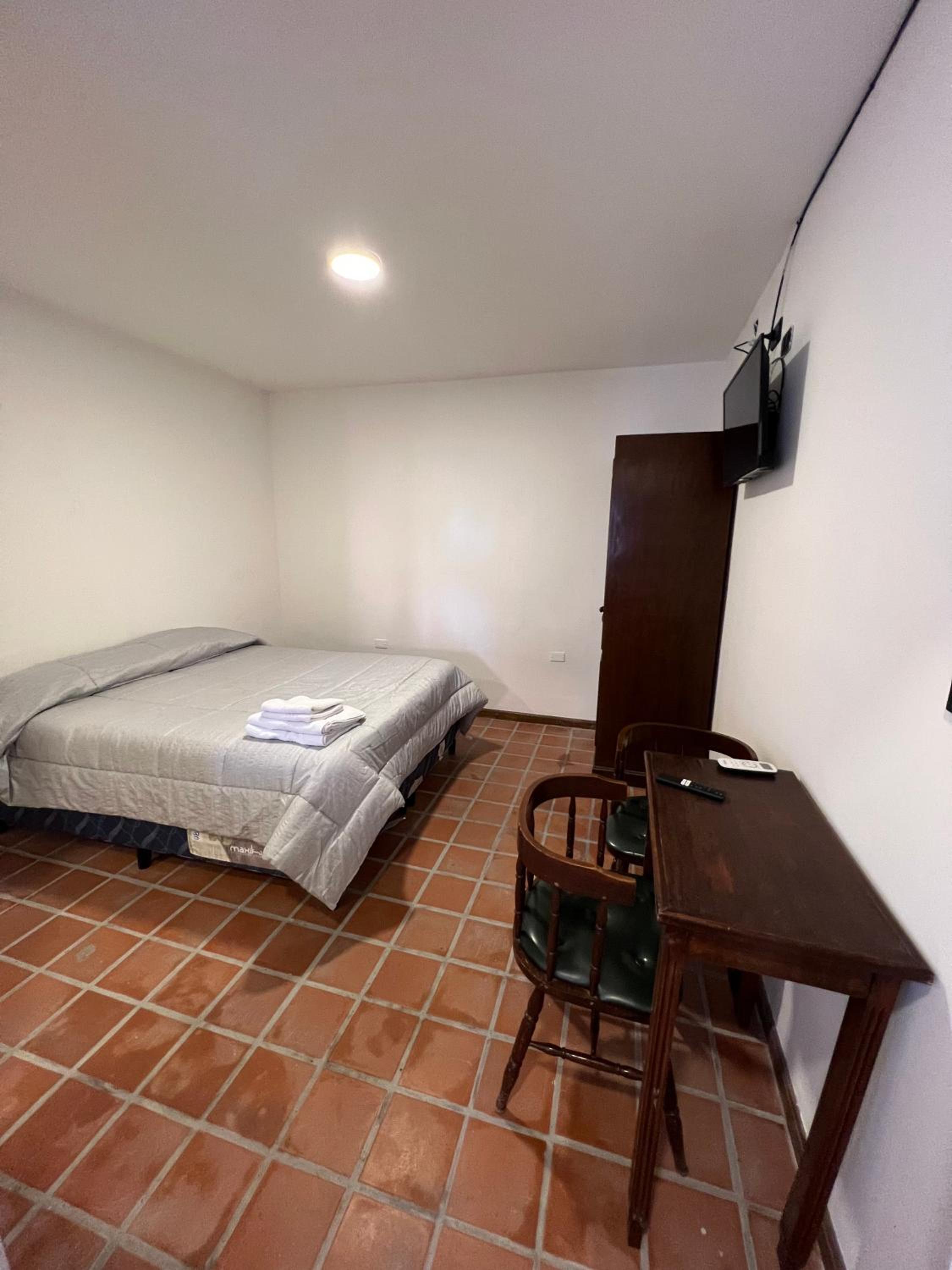 Donna Alda Casa - Image 2