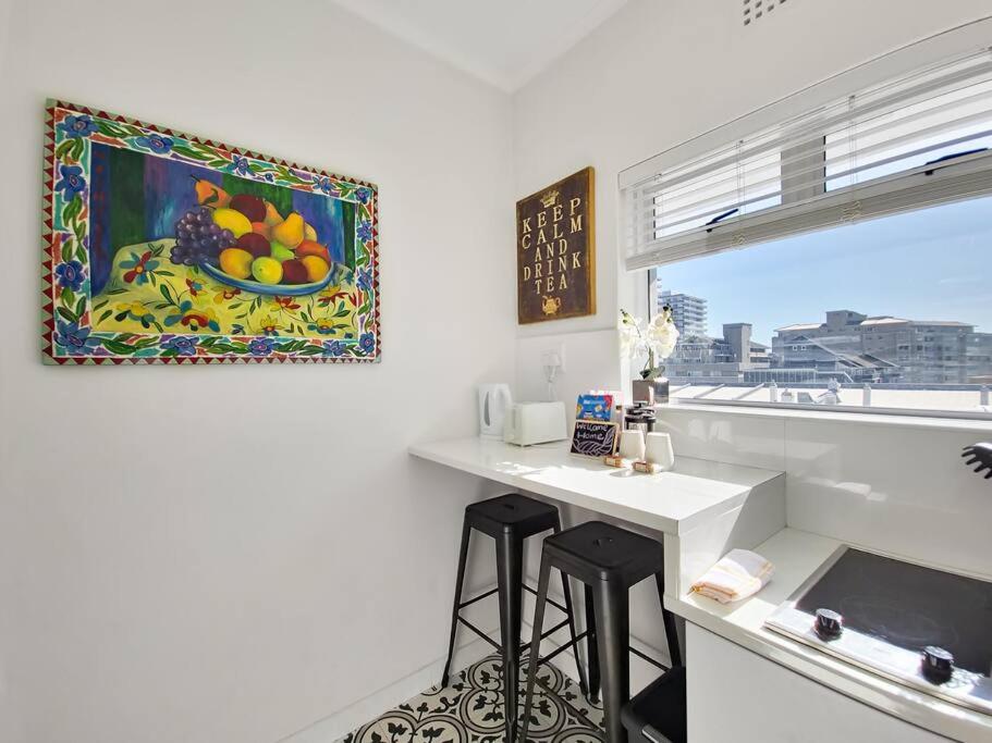 Studio Apartment in Three Anchor Bay view 5