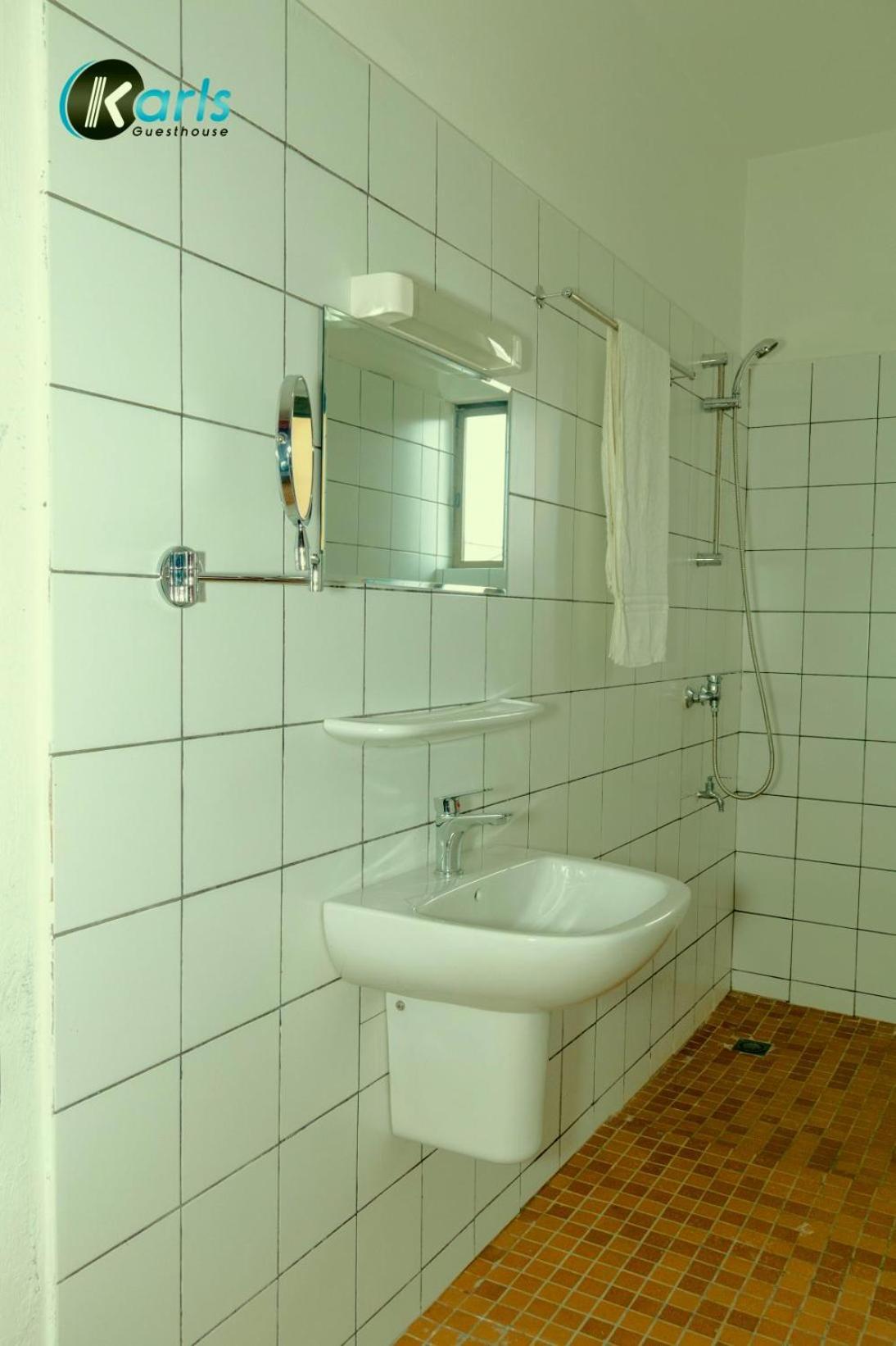 KARLS guesthouse - Property Image 1