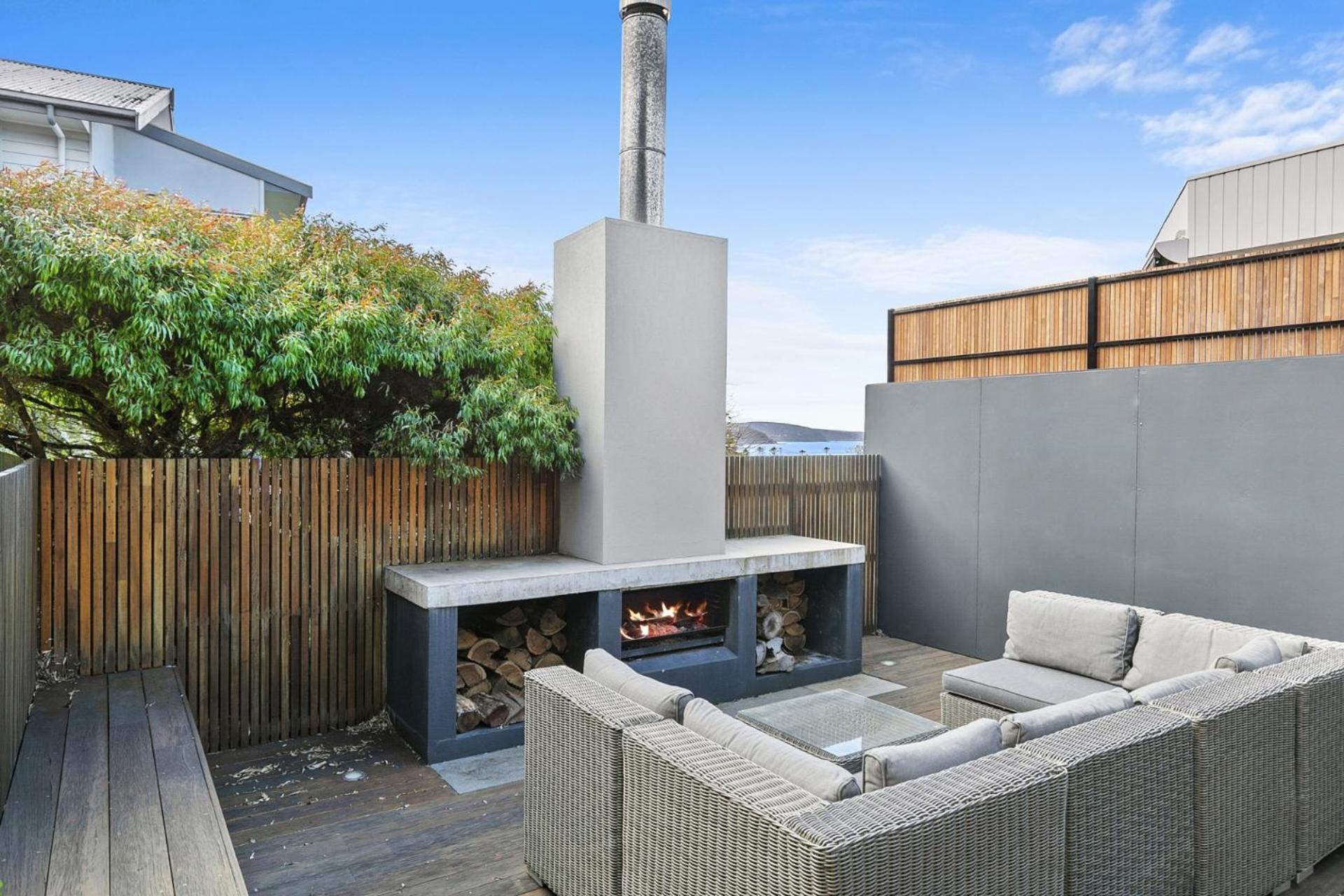 Fern Ocean Views Middle of Town WiFi and Pet Friendly