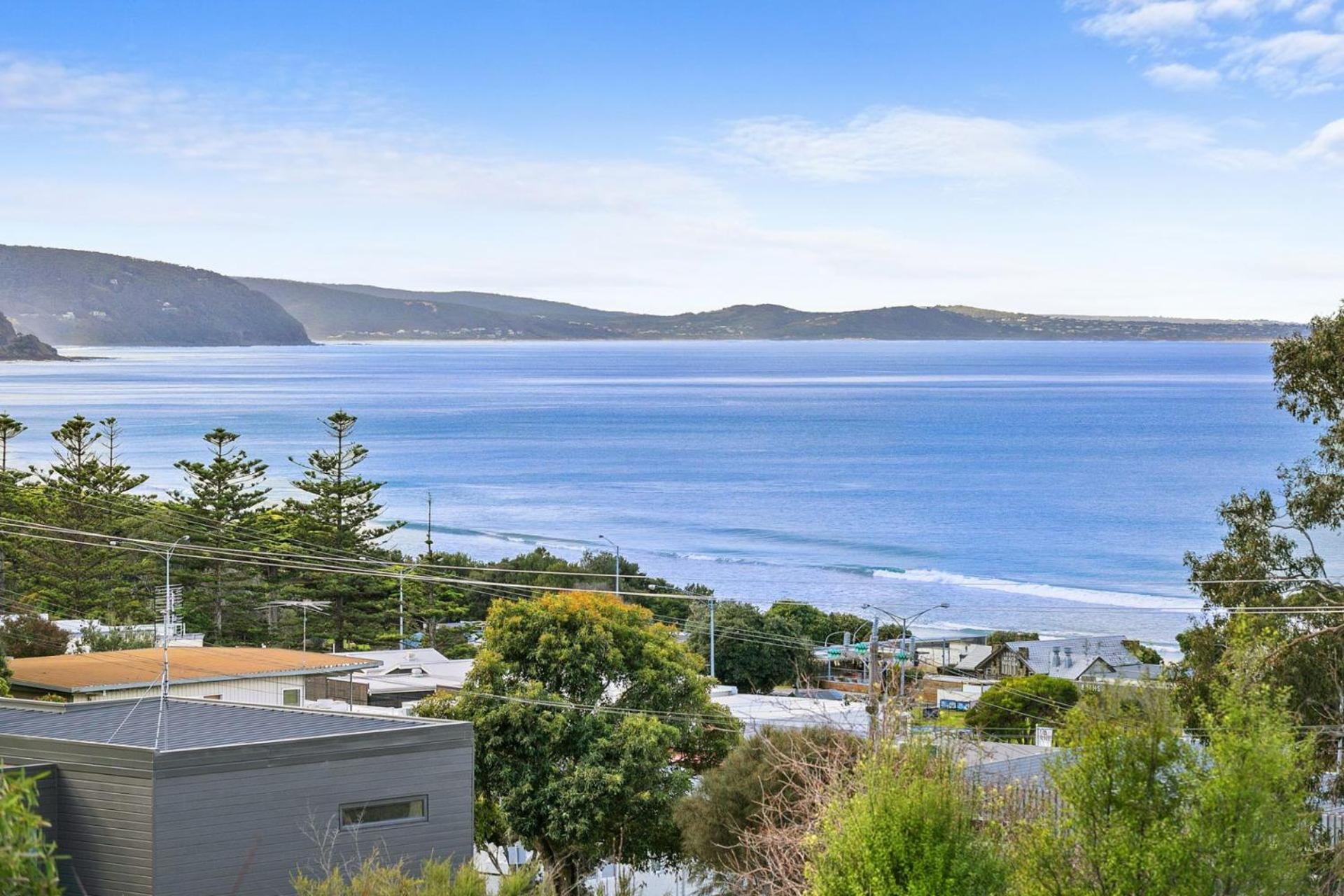Fern Ocean Views Middle of Town WiFi and Pet Friendly