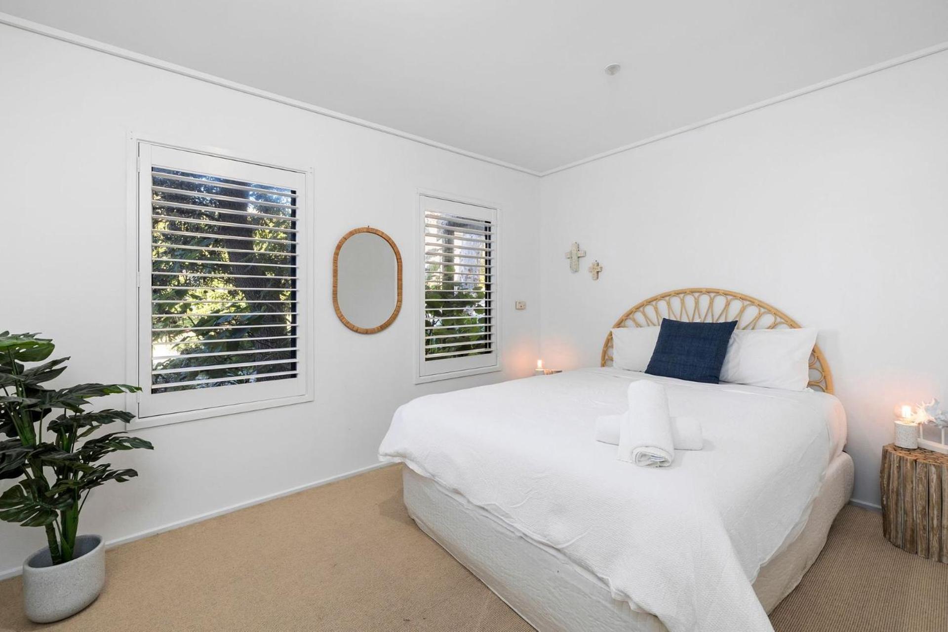 Fern Ocean Views Middle of Town WiFi and Pet Friendly