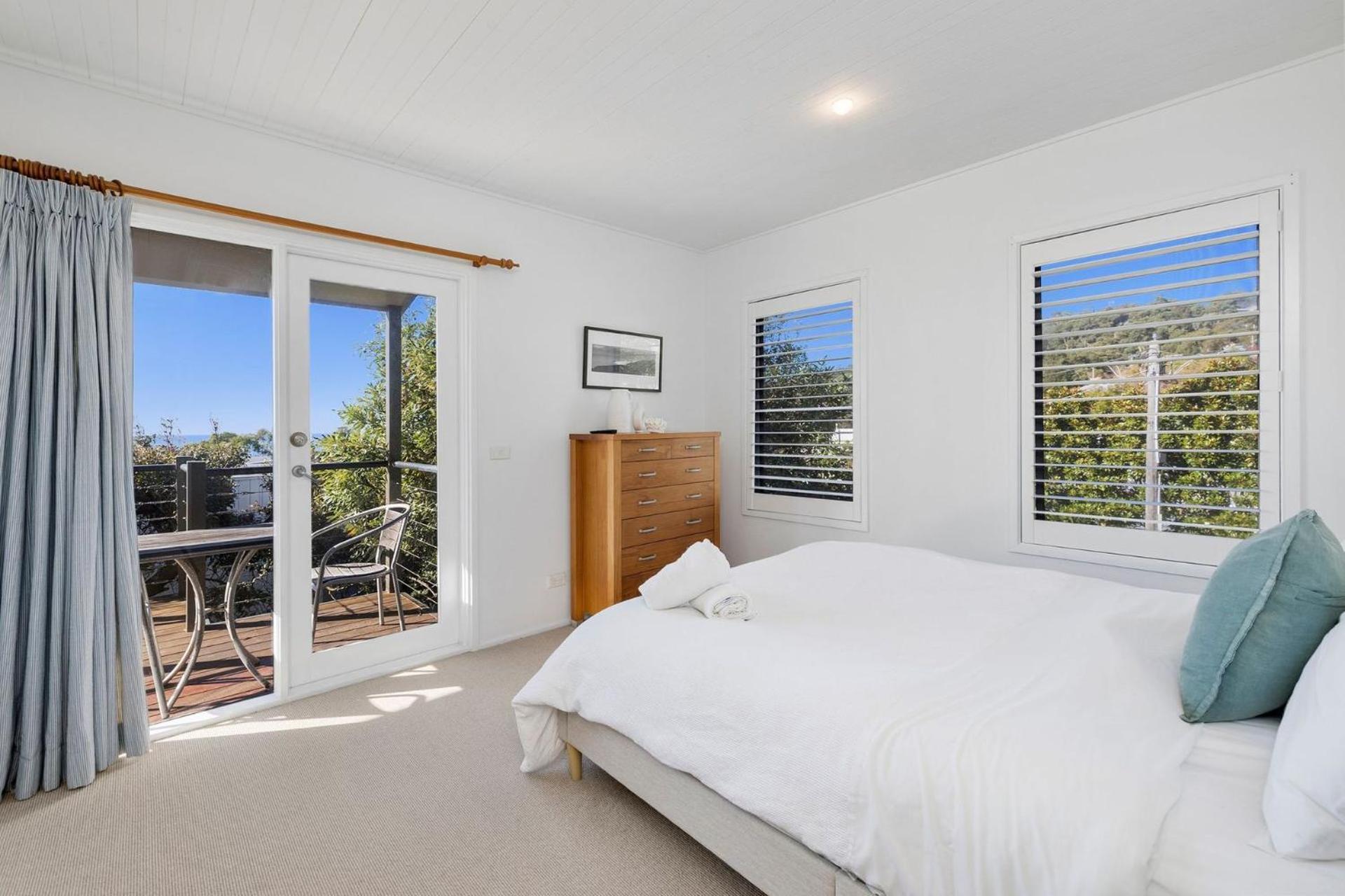 Fern Ocean Views Middle of Town WiFi and Pet Friendly