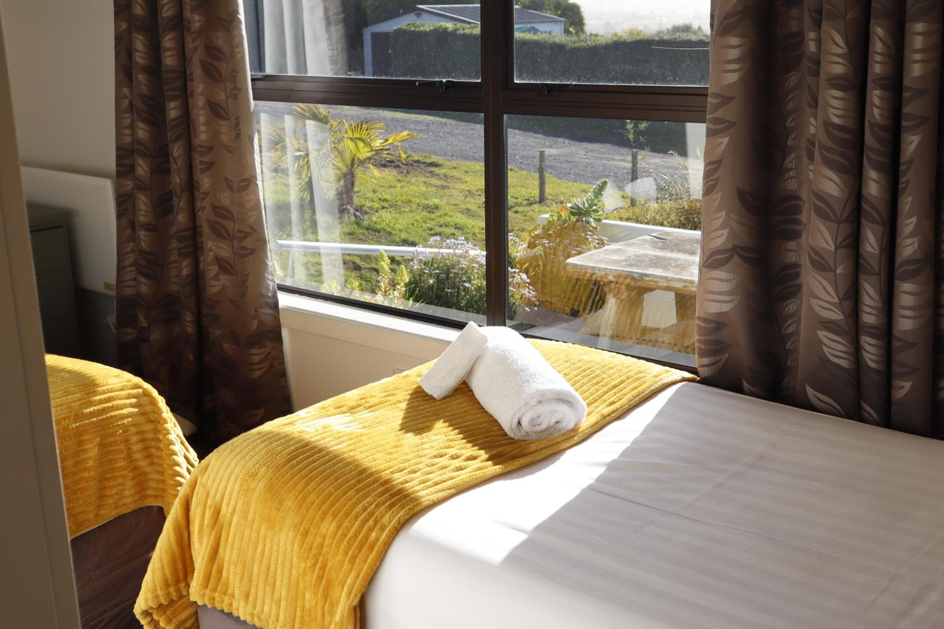 Classic Charm, Sea & Mountain Views, Family Fun - KK95170