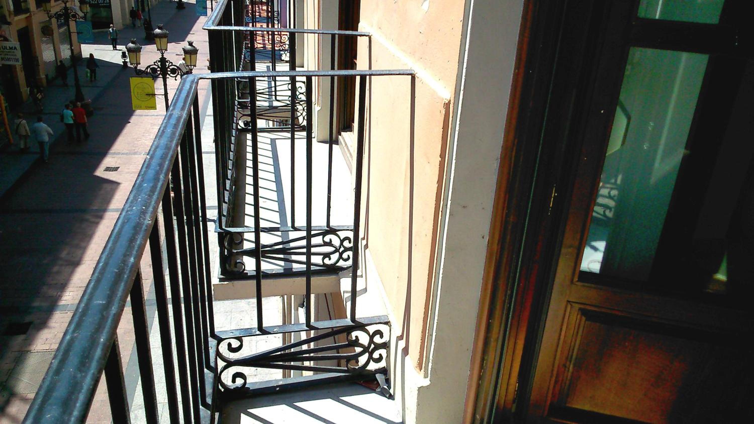 Dos Torres Pilar Suites- balcones con vistas a la ciudad