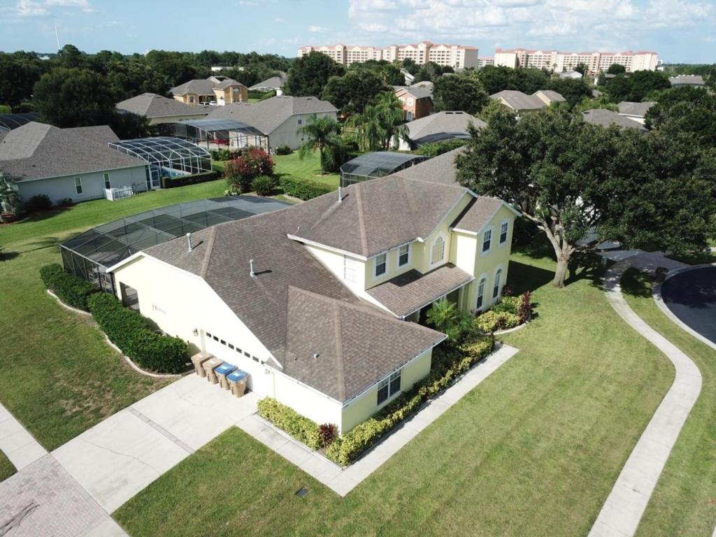 Fantastic 7 Bed 6 Bath in Prestigious Gated Comm, villa