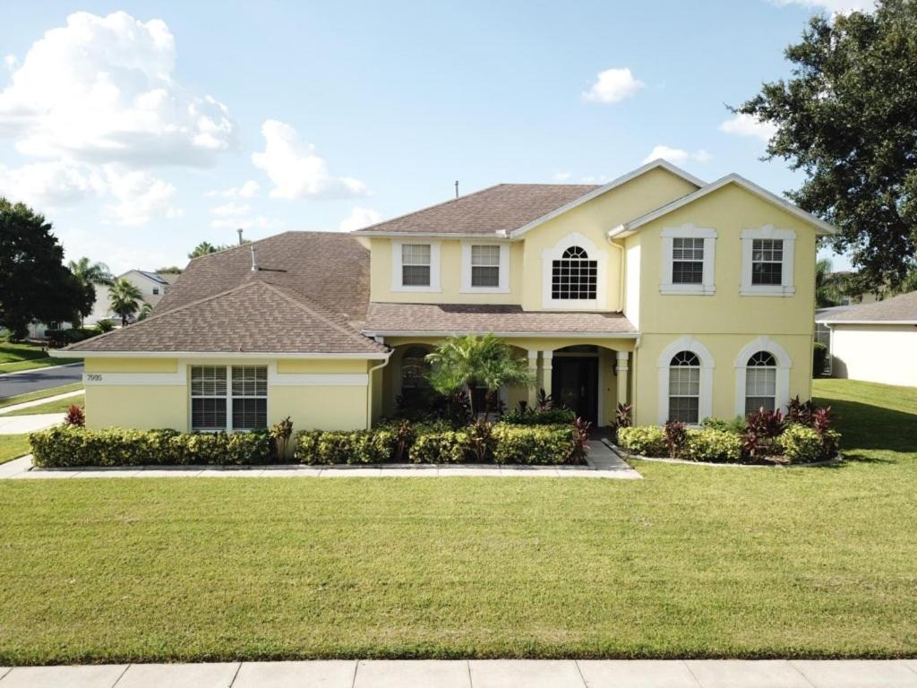 Fantastic 7 Bed 6 Bath in Prestigious Gated Comm, villa