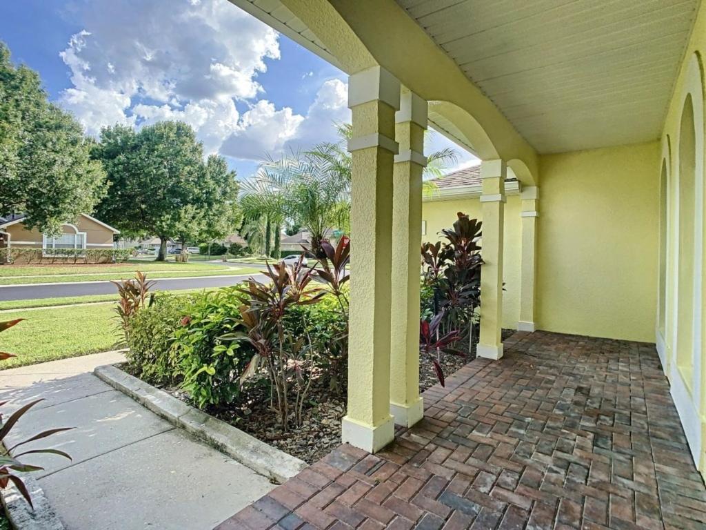 Fantastic 7 Bed 6 Bath in Prestigious Gated Comm, villa