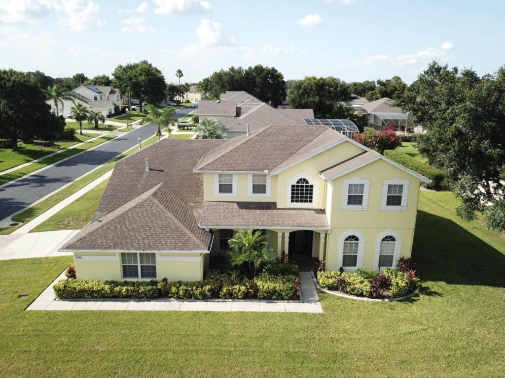 Fantastic 7 Bed 6 Bath in Prestigious Gated Comm, villa