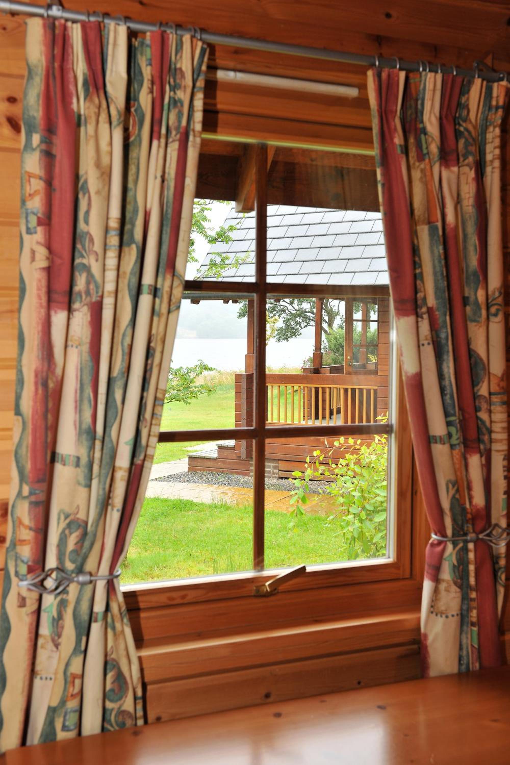 Ardlui Lochside Lodges view 5