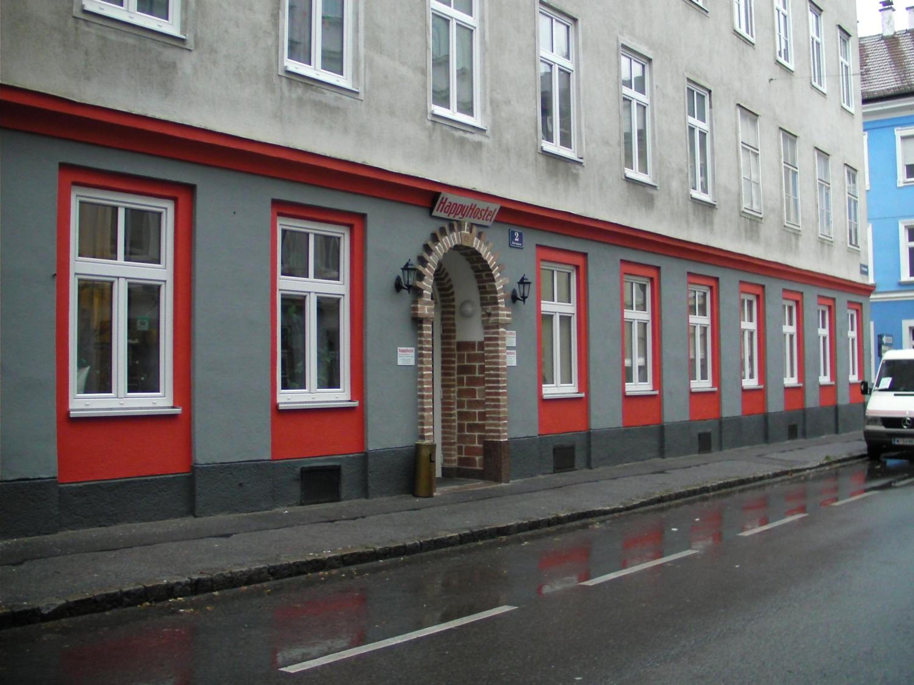 HappyHostel