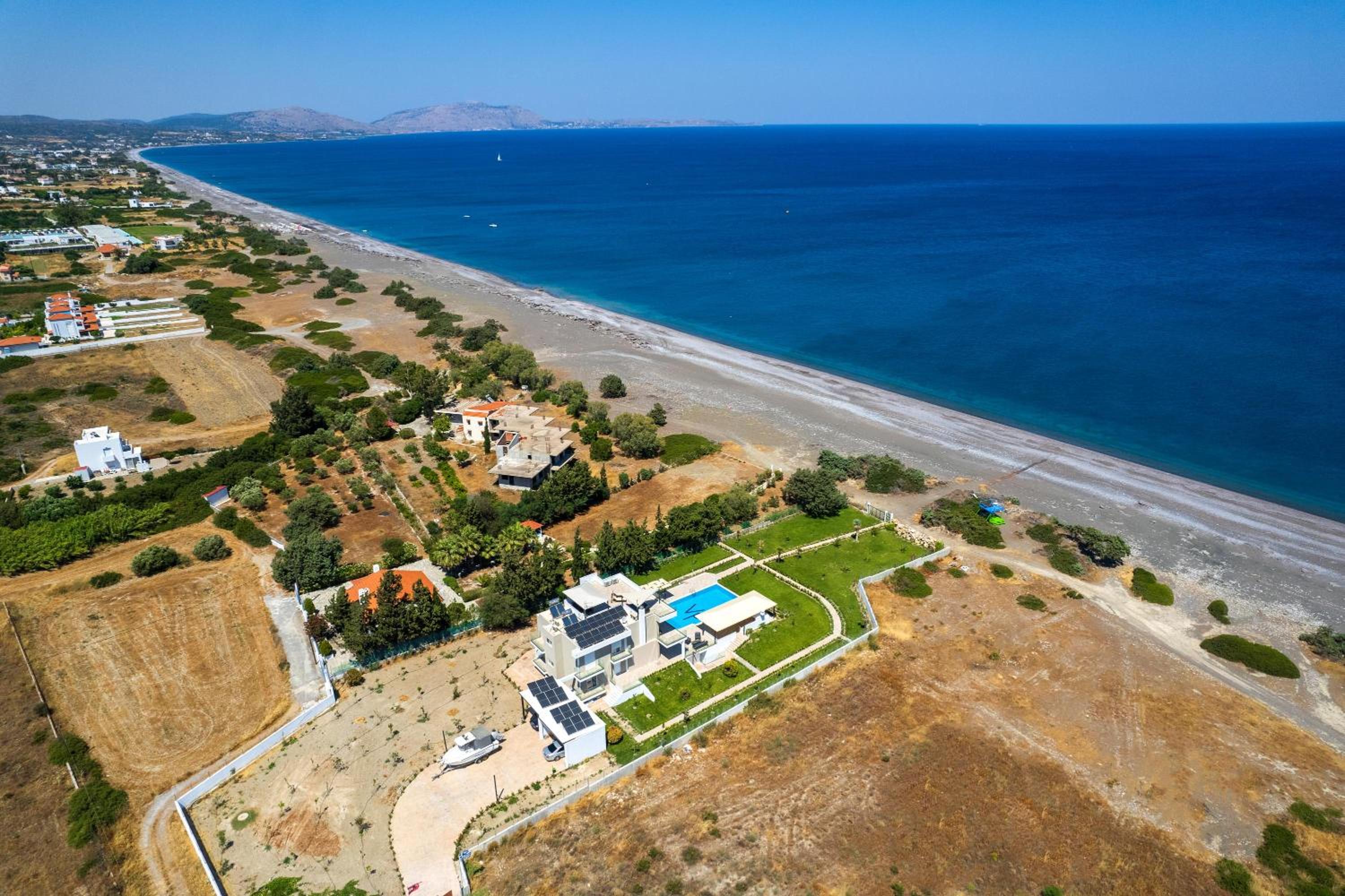 Viviane Paulos Villa
