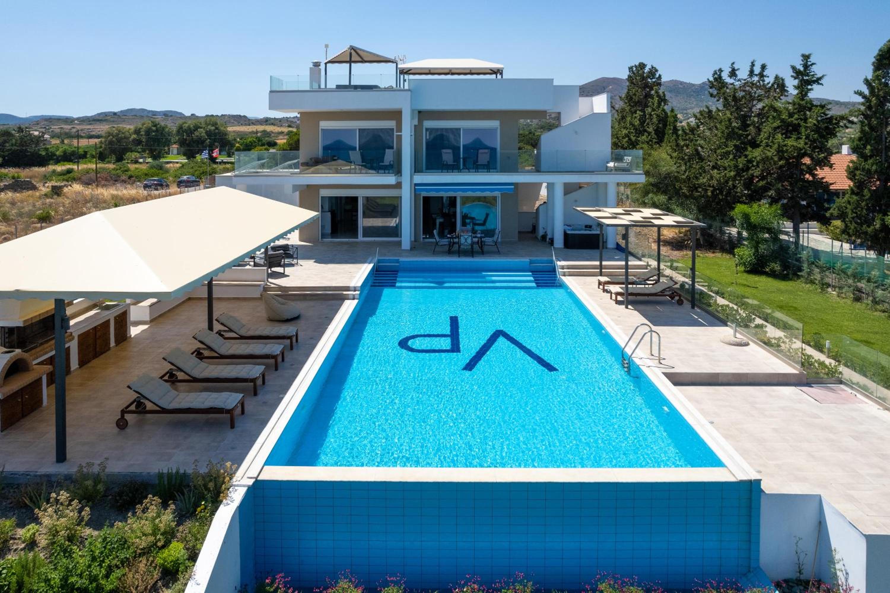 Viviane Paulos Villa
