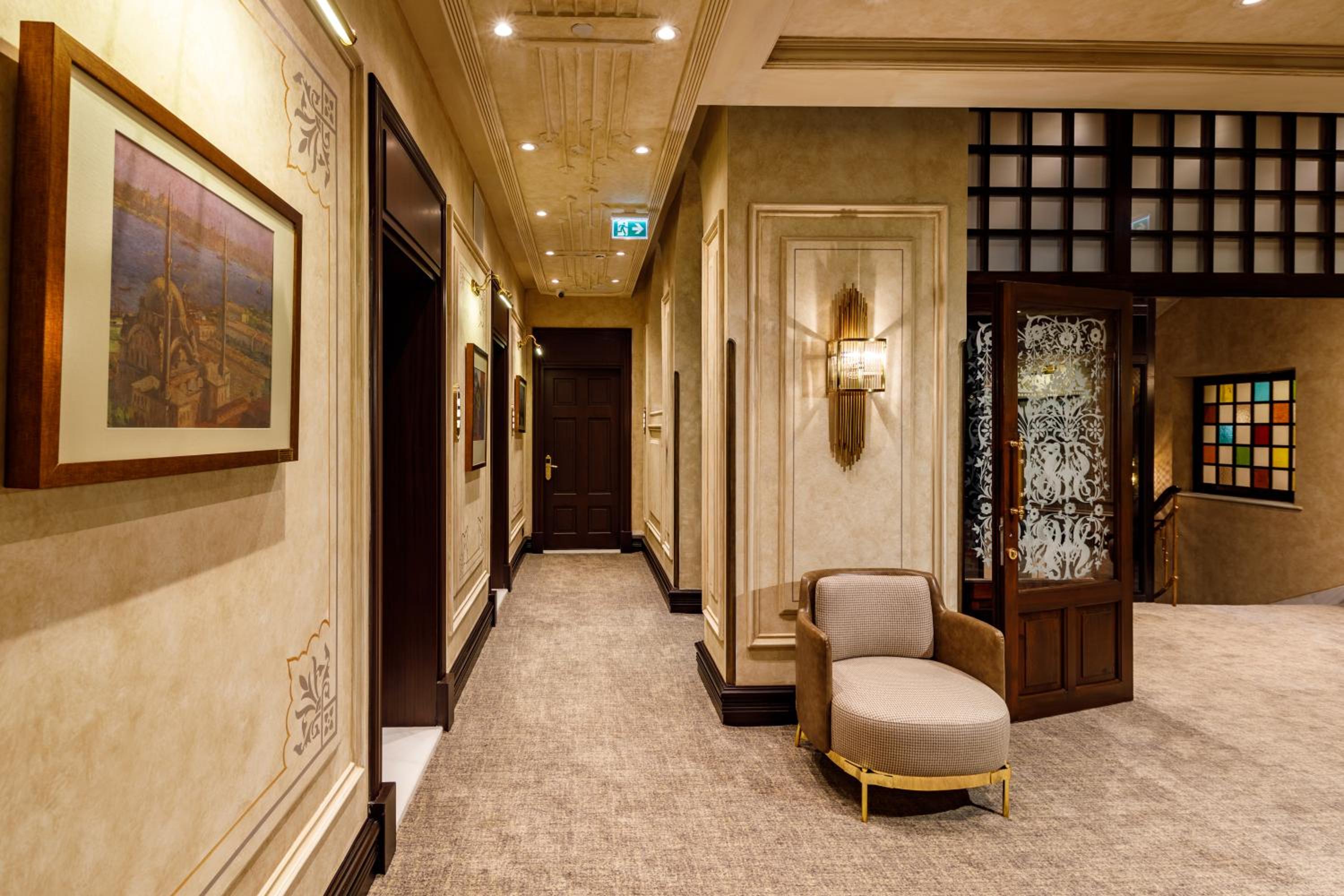 Cronton Design Hotel - Image 28