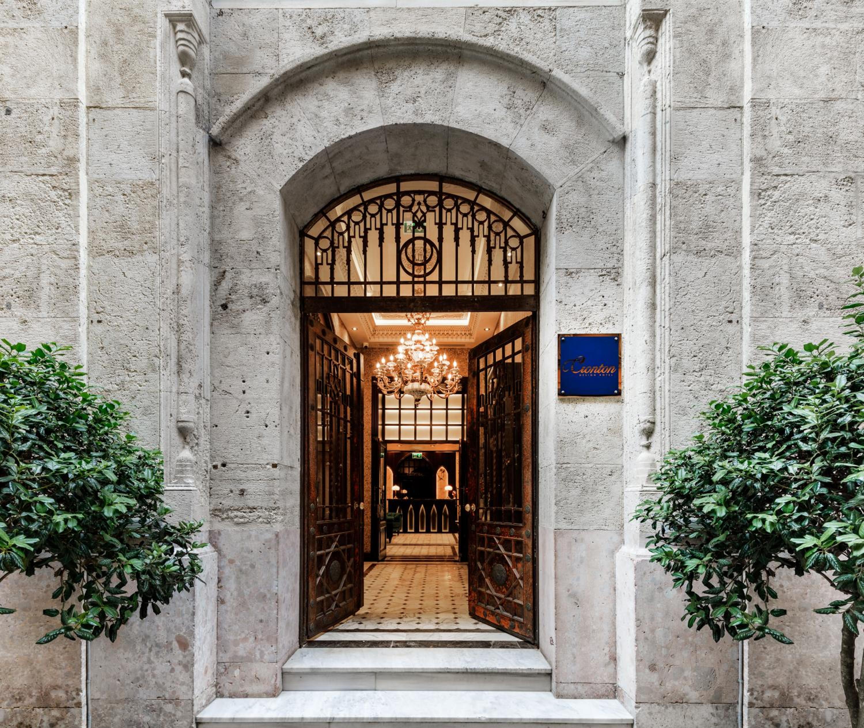 Cronton Design Hotel - Image 18