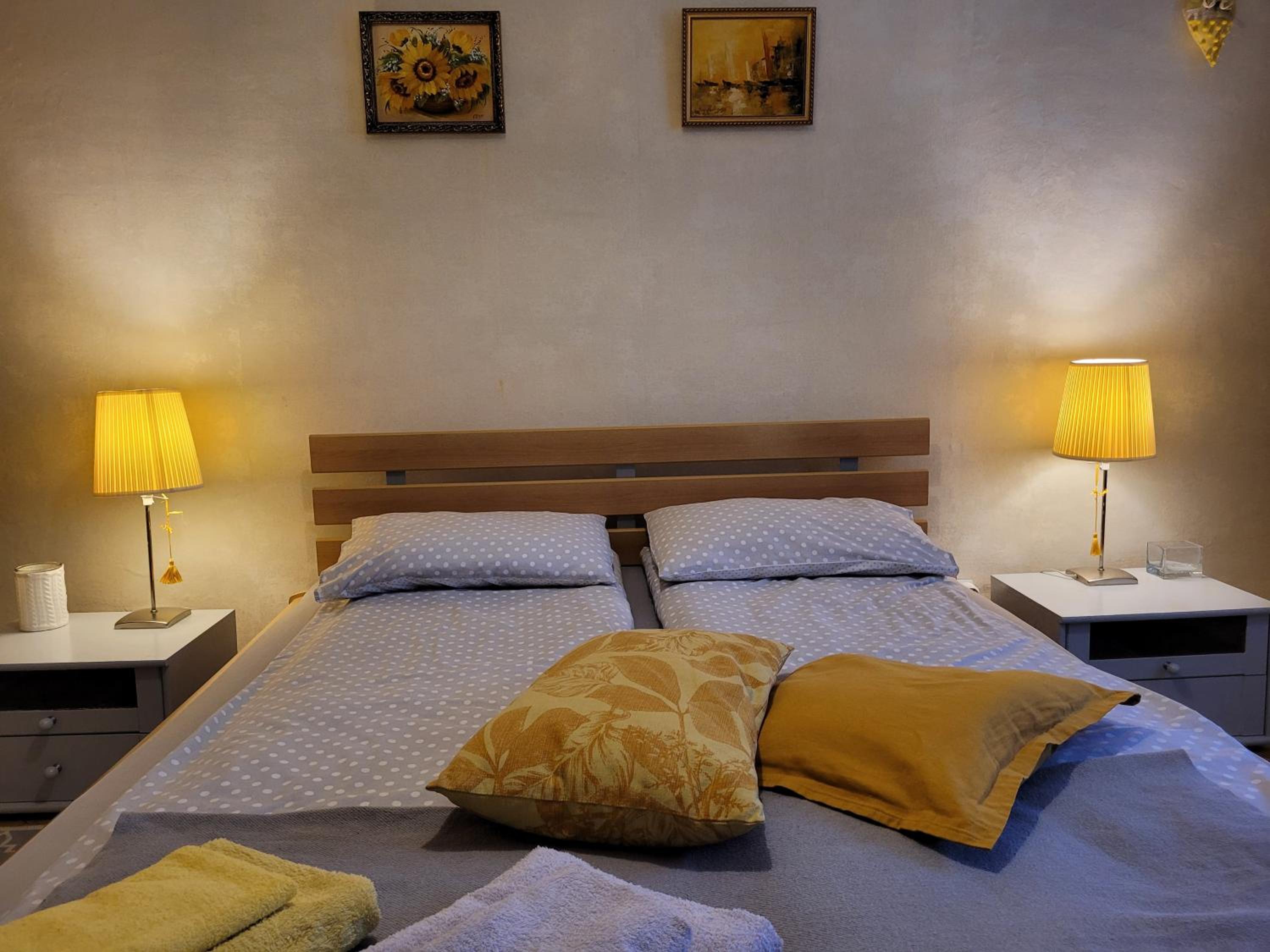 Sunflower Apartment near Kyiv airport & railway station & center city! view 2