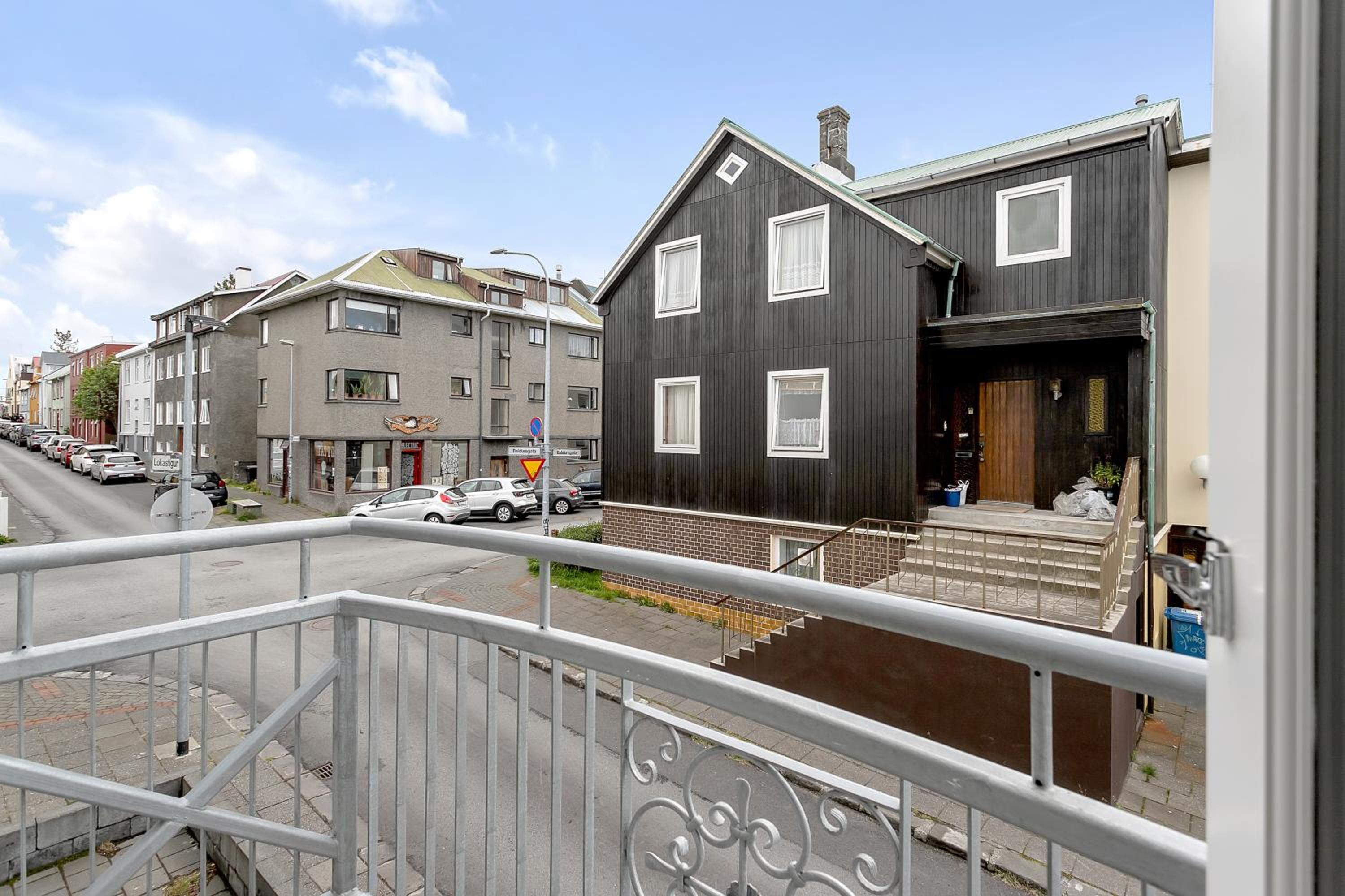 Baldur Apartments