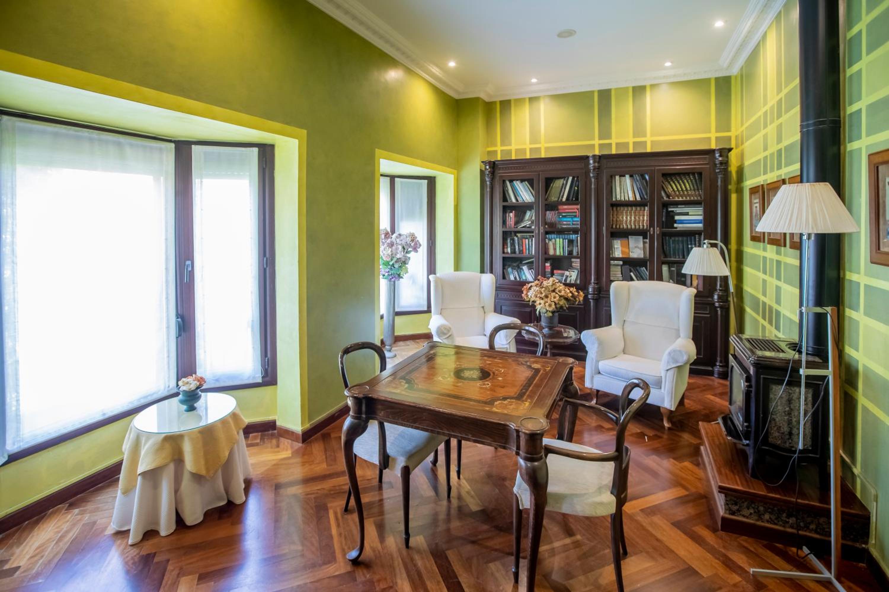 El Puerto de Santa Maria Vacations - Apartamentos Soho Boutique Vistahermosa - Property Image 3