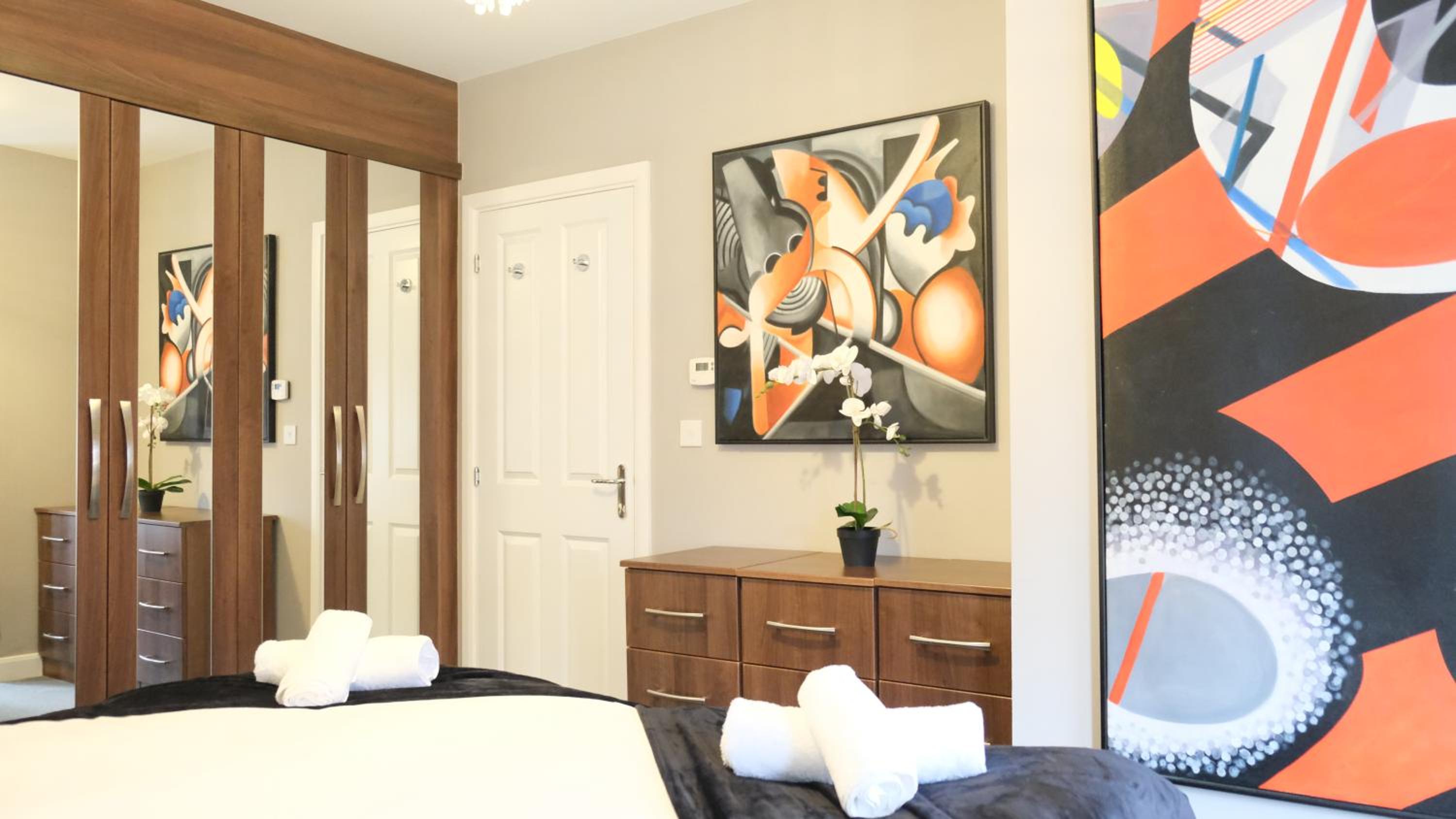 Spacious 4 Bedroom Home with Garden in Bedford view 2