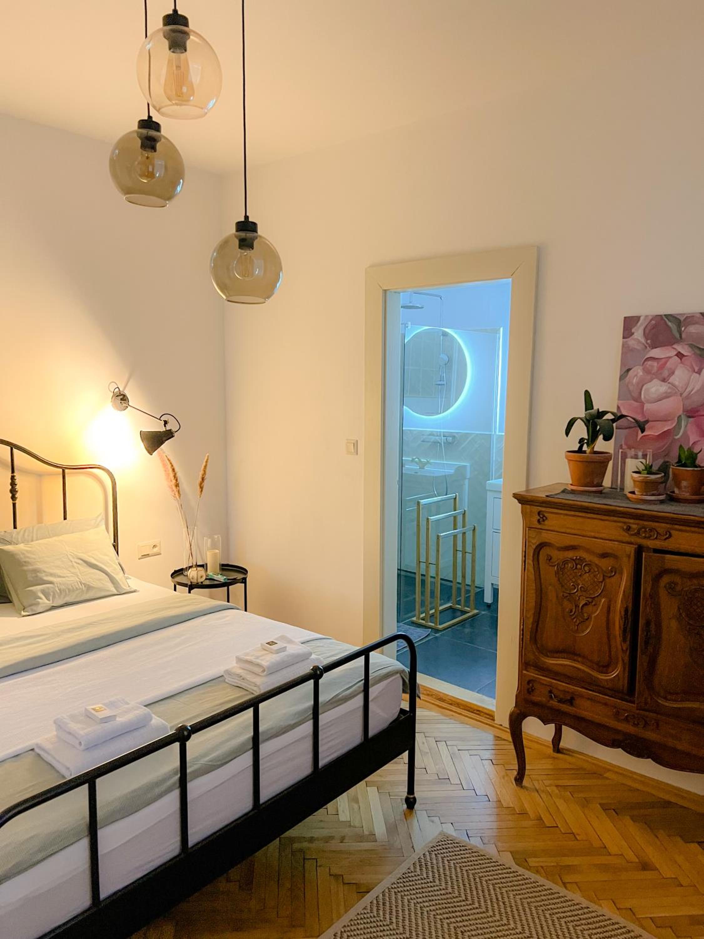 Romantic apartment in the city centre view 2