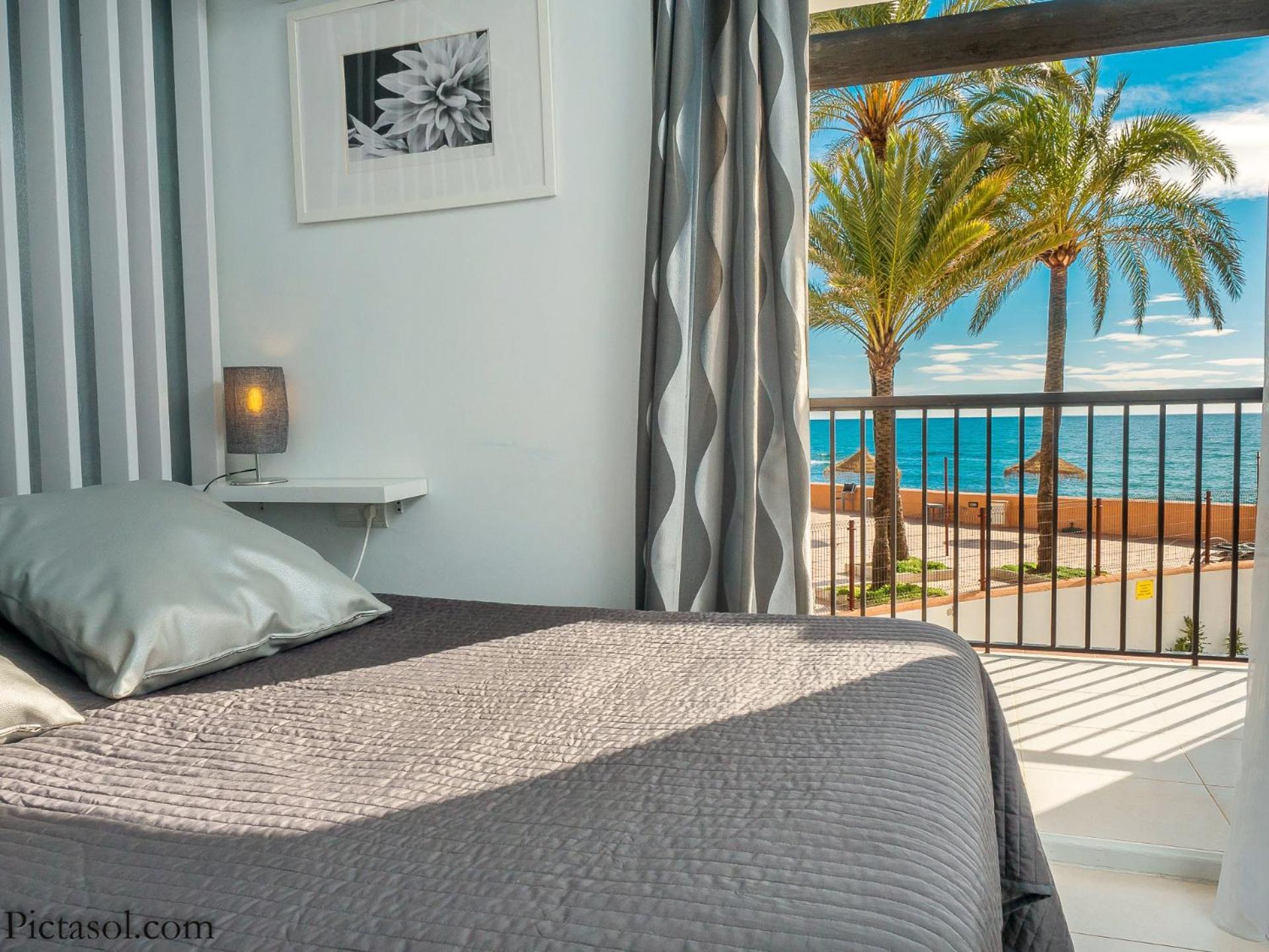 Dona Lola Macarena - Beautiful Frontline beach house between Fuengirola and Marbella - CS100 view 2