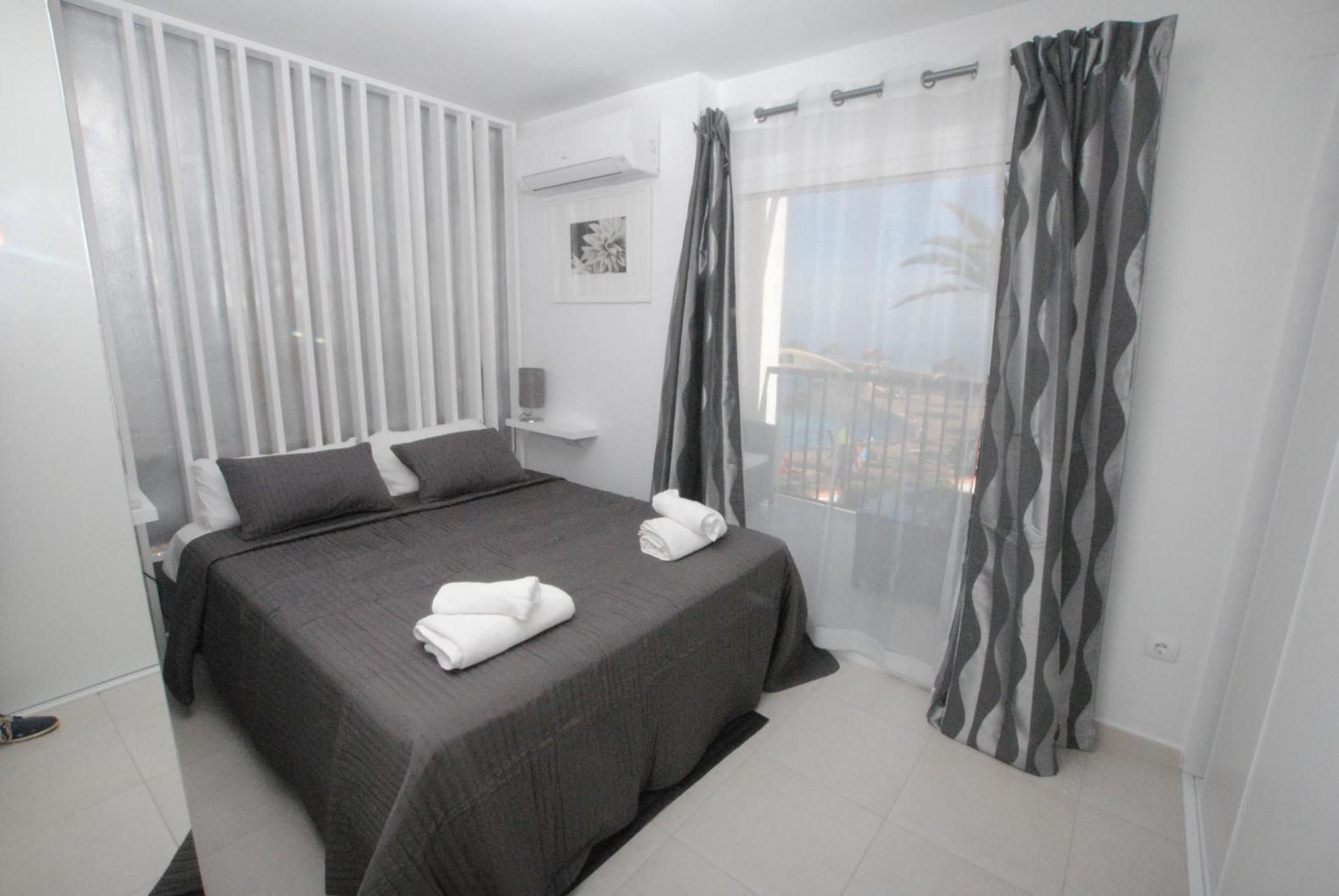 Dona Lola Macarena - Beautiful Frontline beach house between Fuengirola and Marbella - CS100 view 5