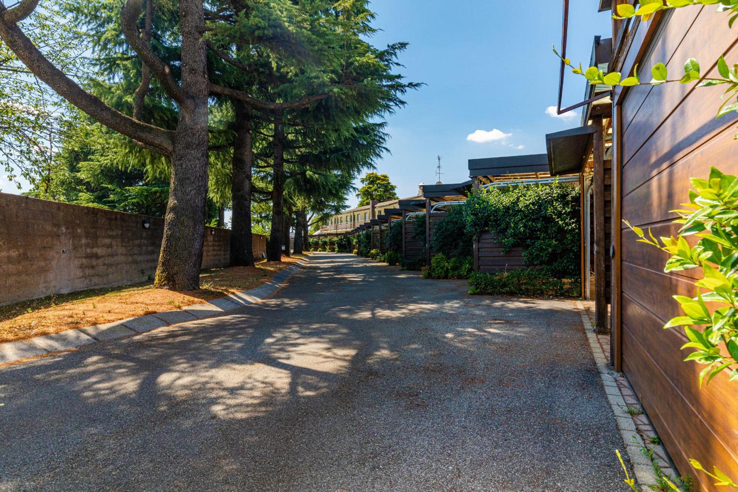 Hotel Motel Rona - Image 1