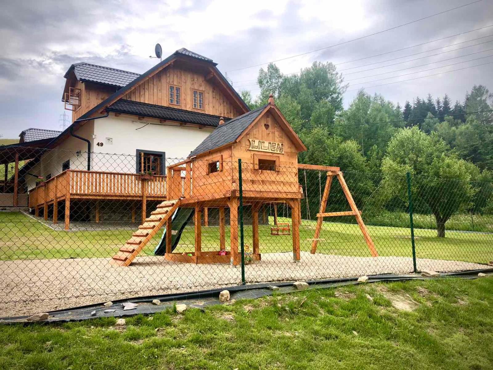 Chalupa Lilien pod Medvědí skálou Jeseníky view 2