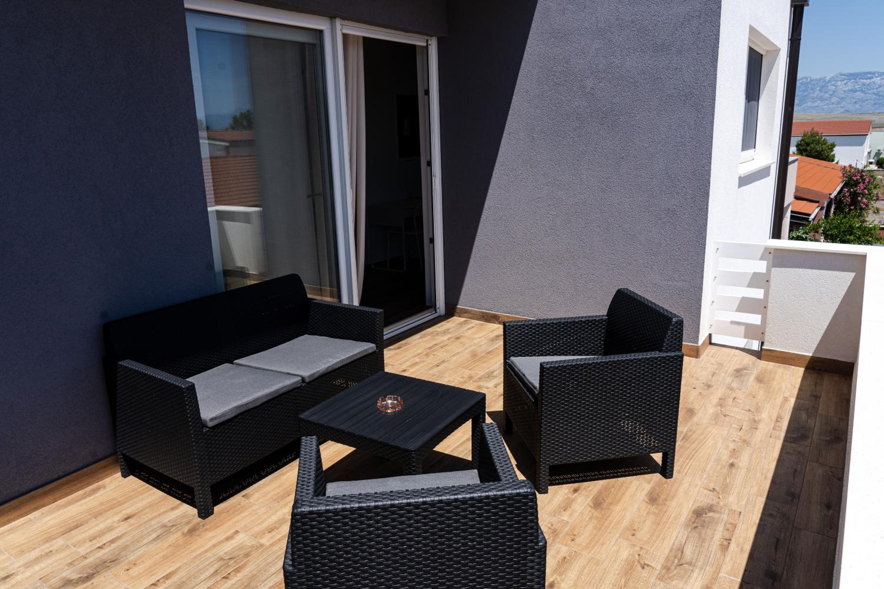 Station 22 - Brand new apartment with a terrace and private parking view 3