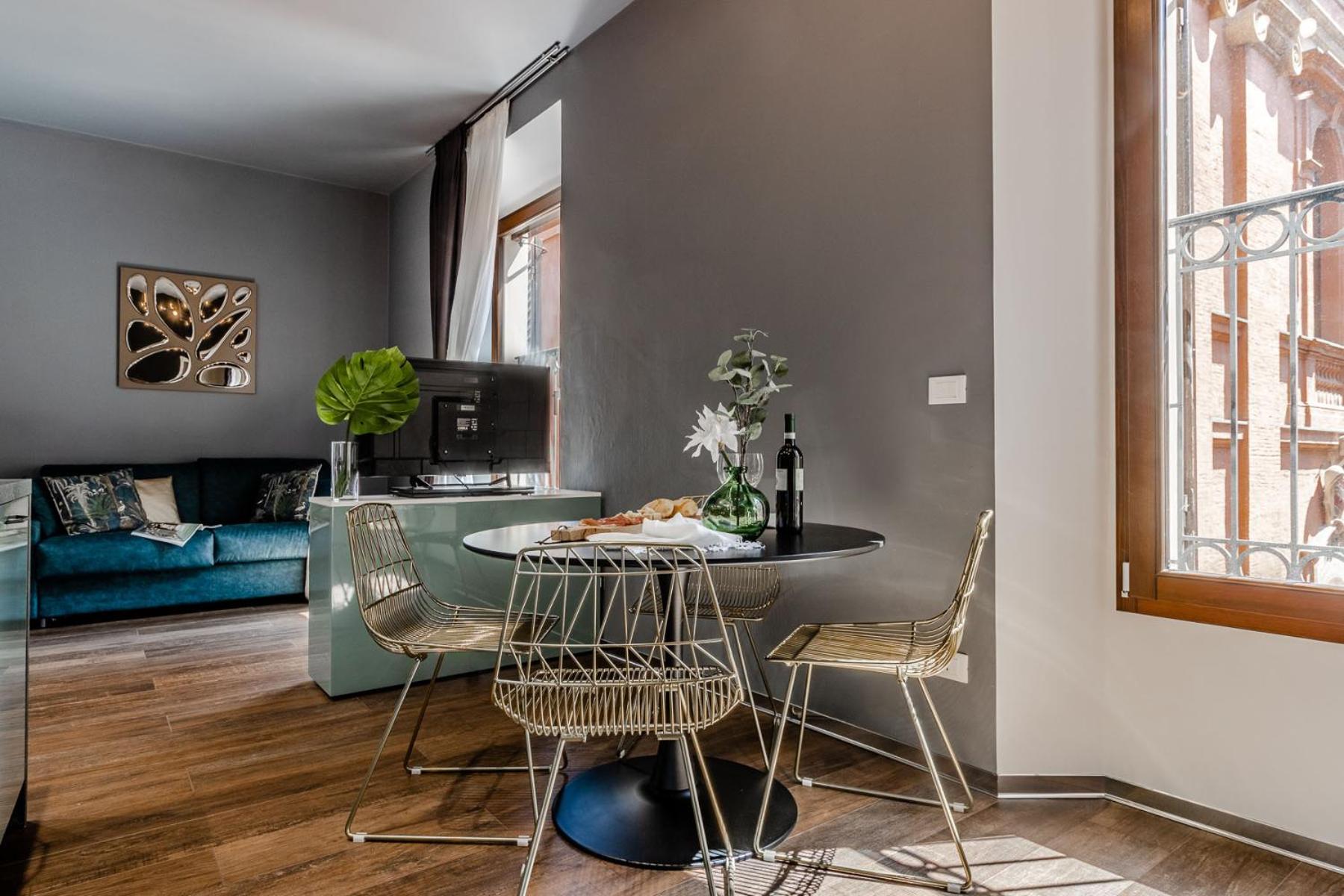 Ugo Bassi Apartments view 3