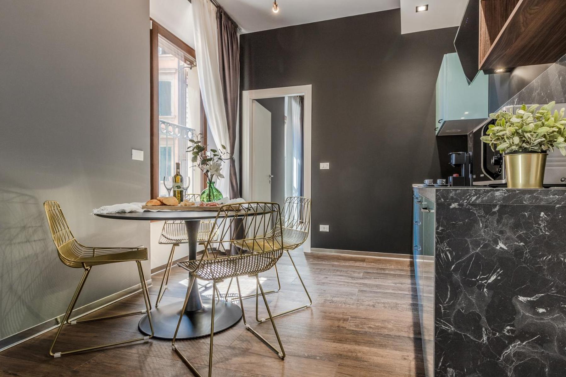 Ugo Bassi Apartments view 4