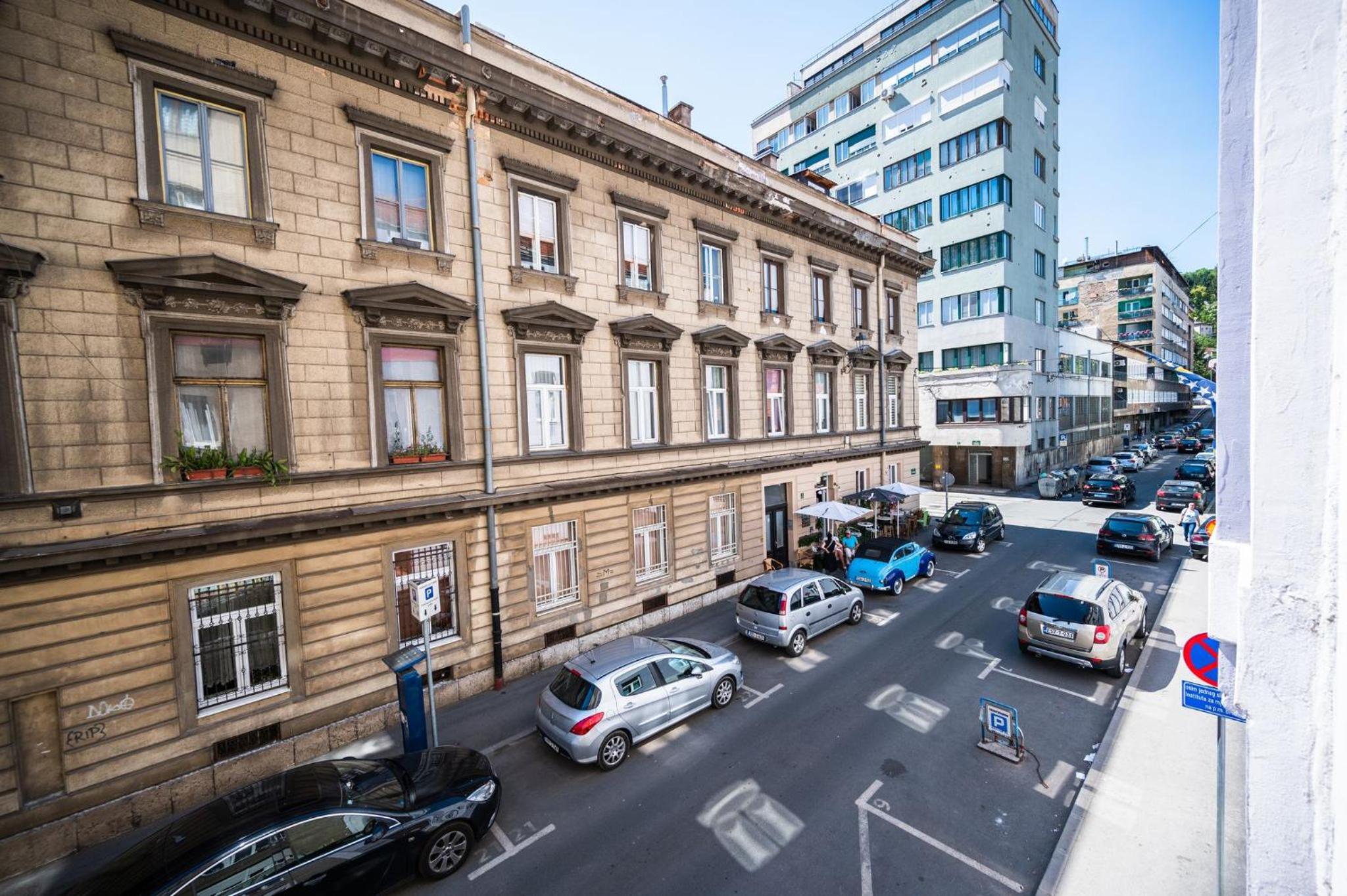 Modern 1BDR Apartment near City Center