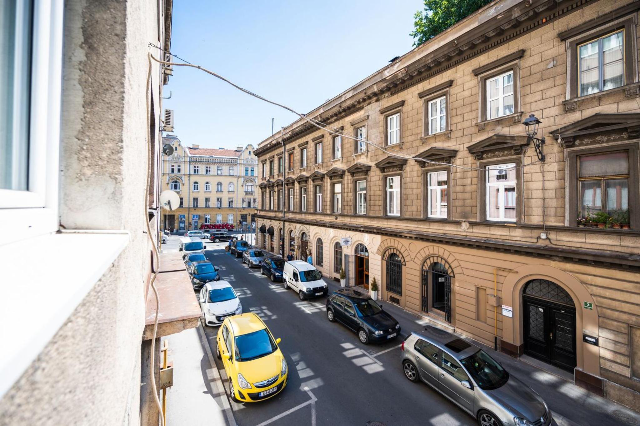 Modern 1BDR Apartment near City Center