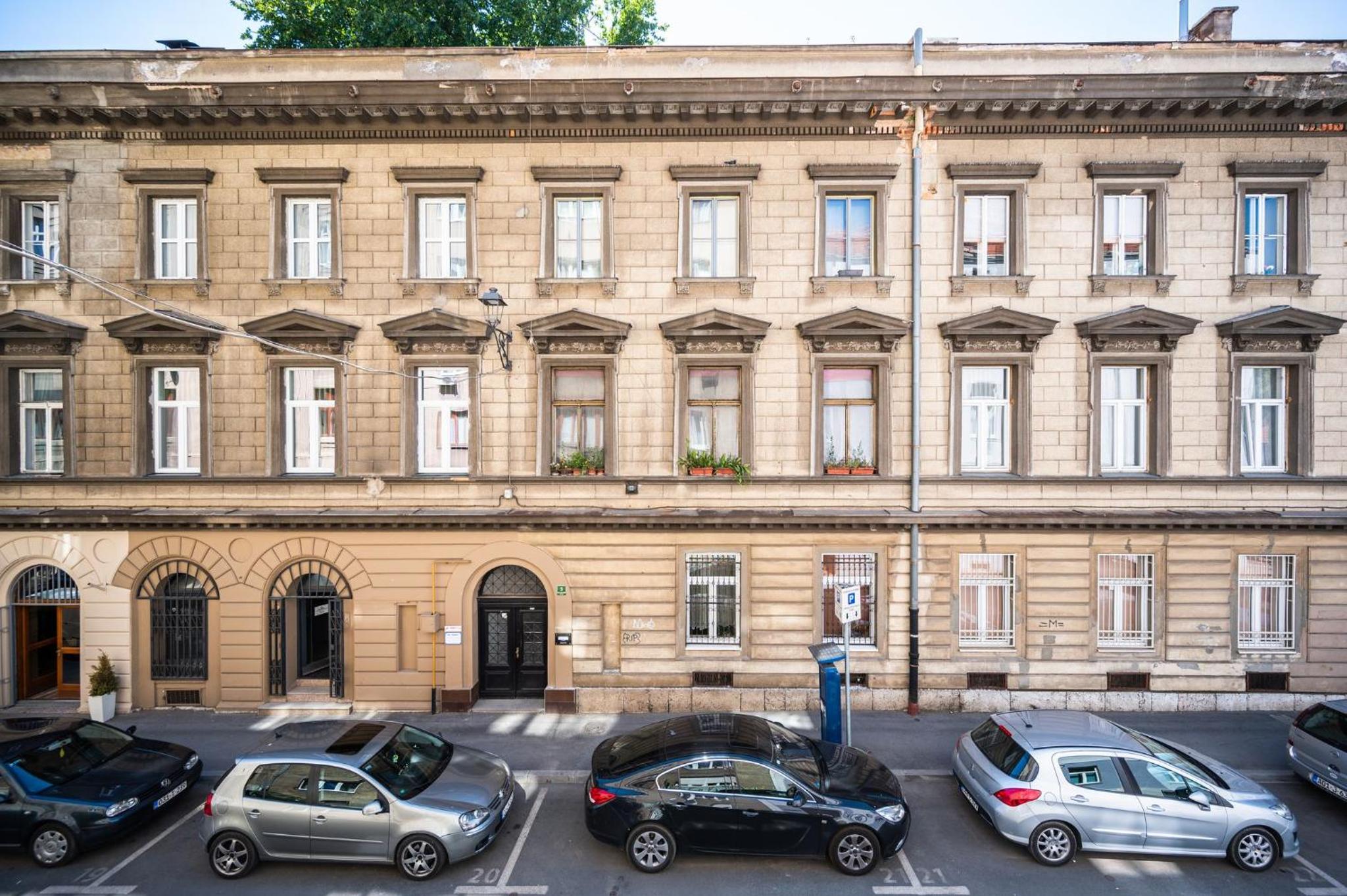 Modern 1BDR Apartment near City Center