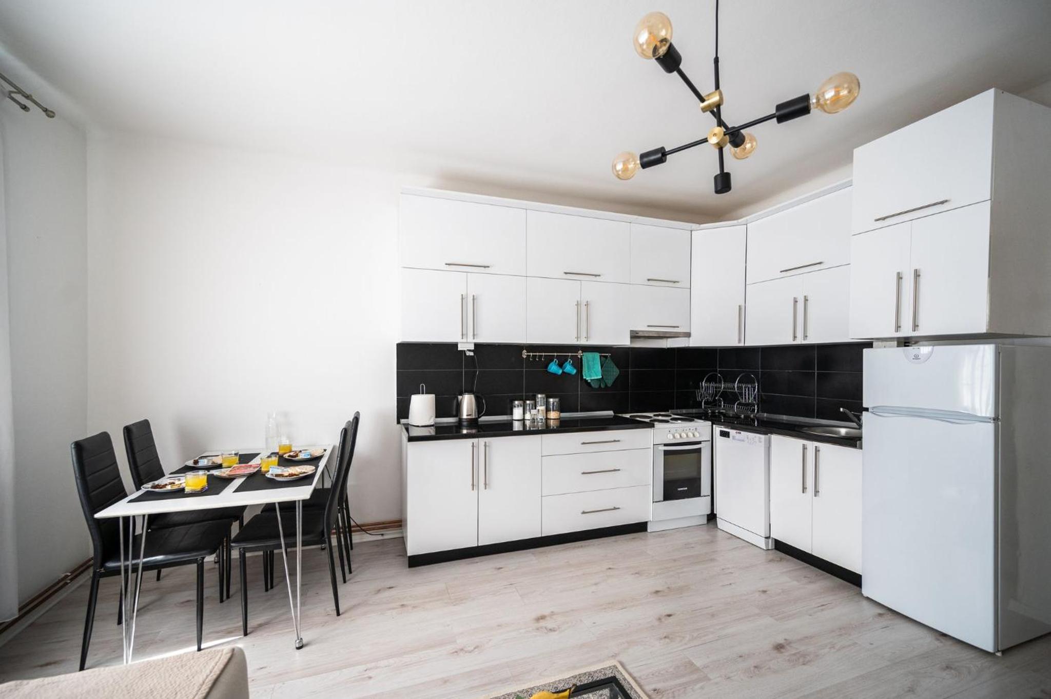 Modern 1BDR Apartment near City Center
