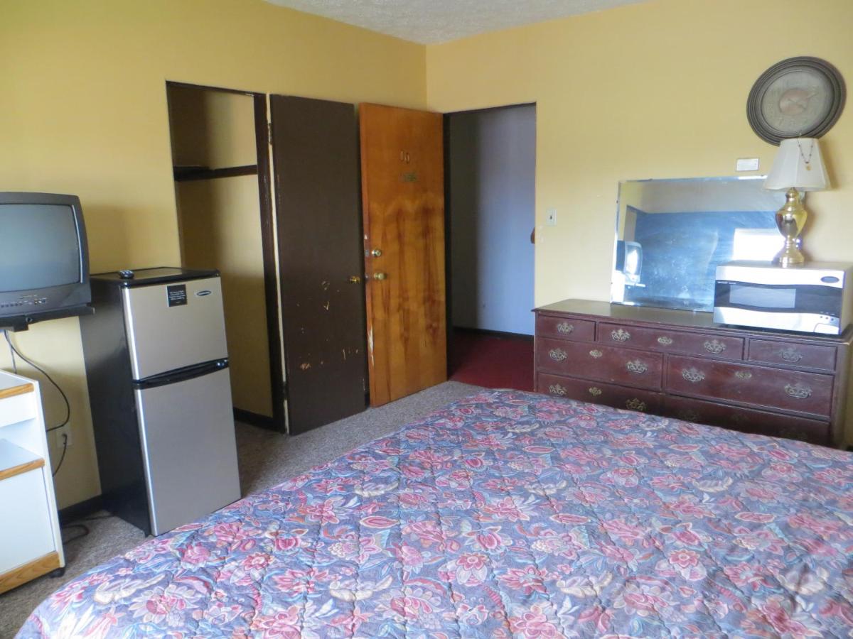 Crawfordsville Vacations - Lincoln Lodge Motel - Property Image 2