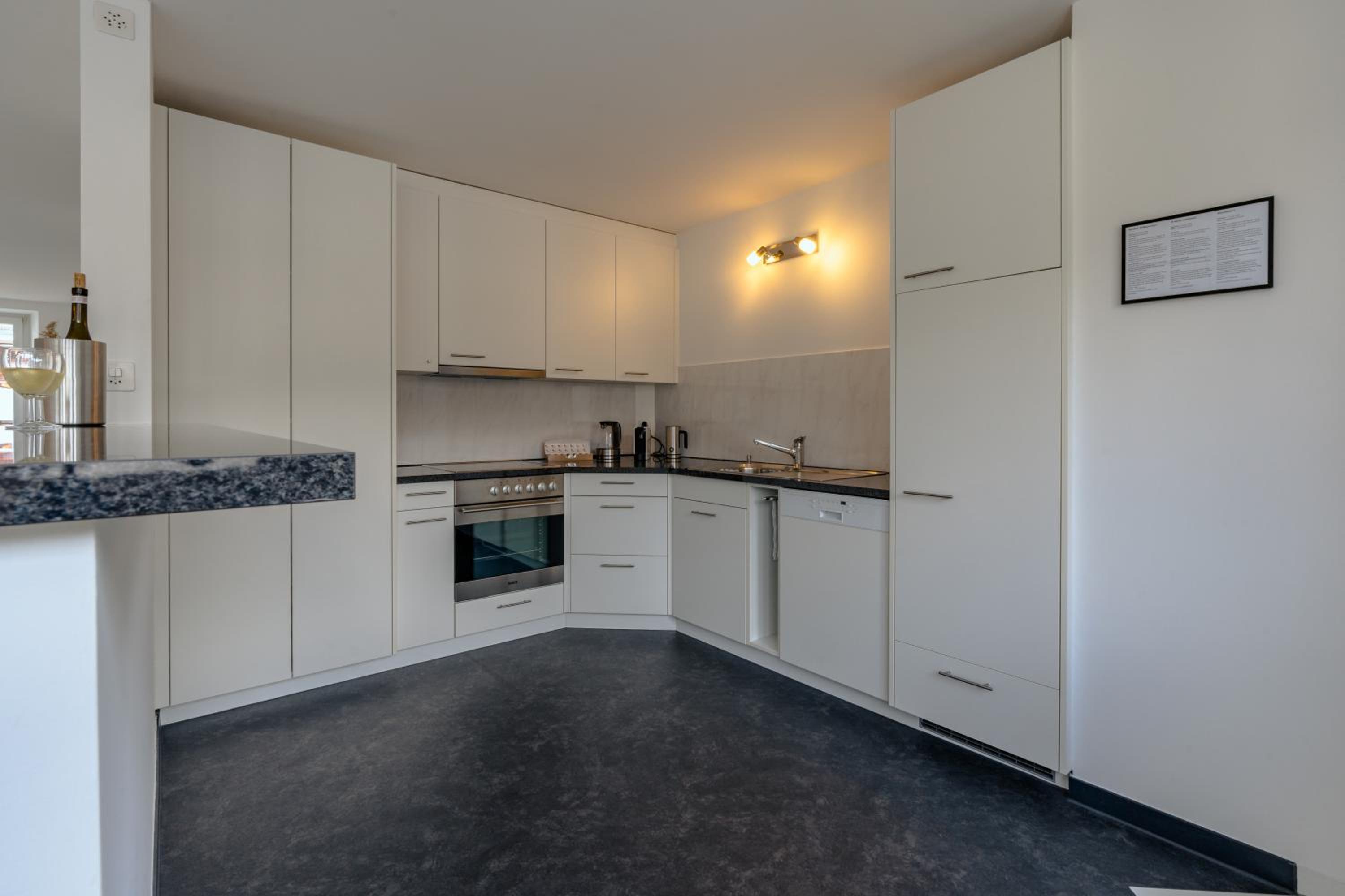 Apartment in the city center with free parking view 5