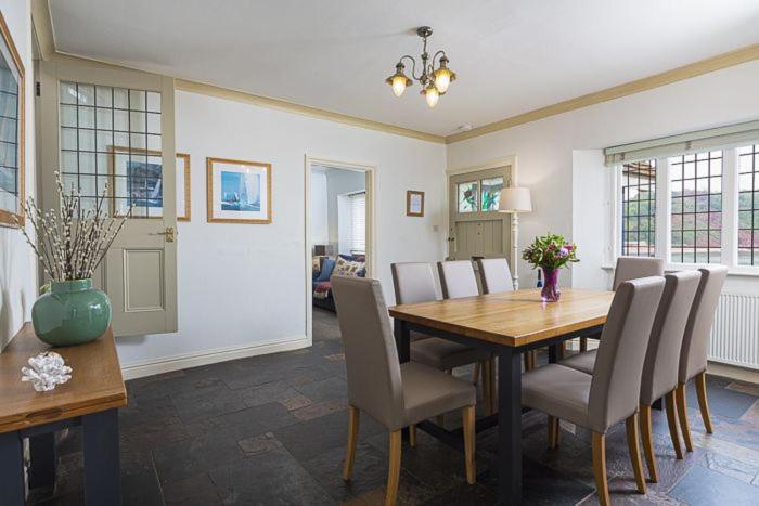 4 Bed - Beach Cottage view 4