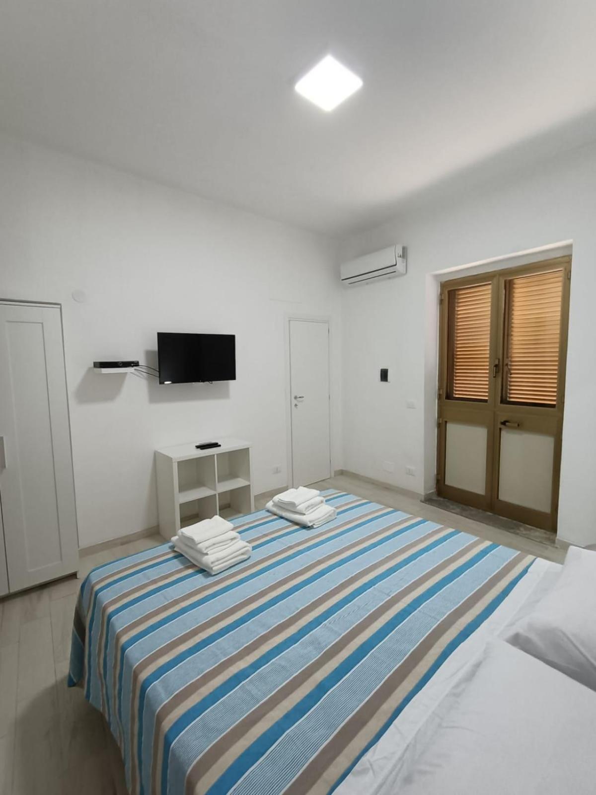 Oltremare en Diamante — hotel room