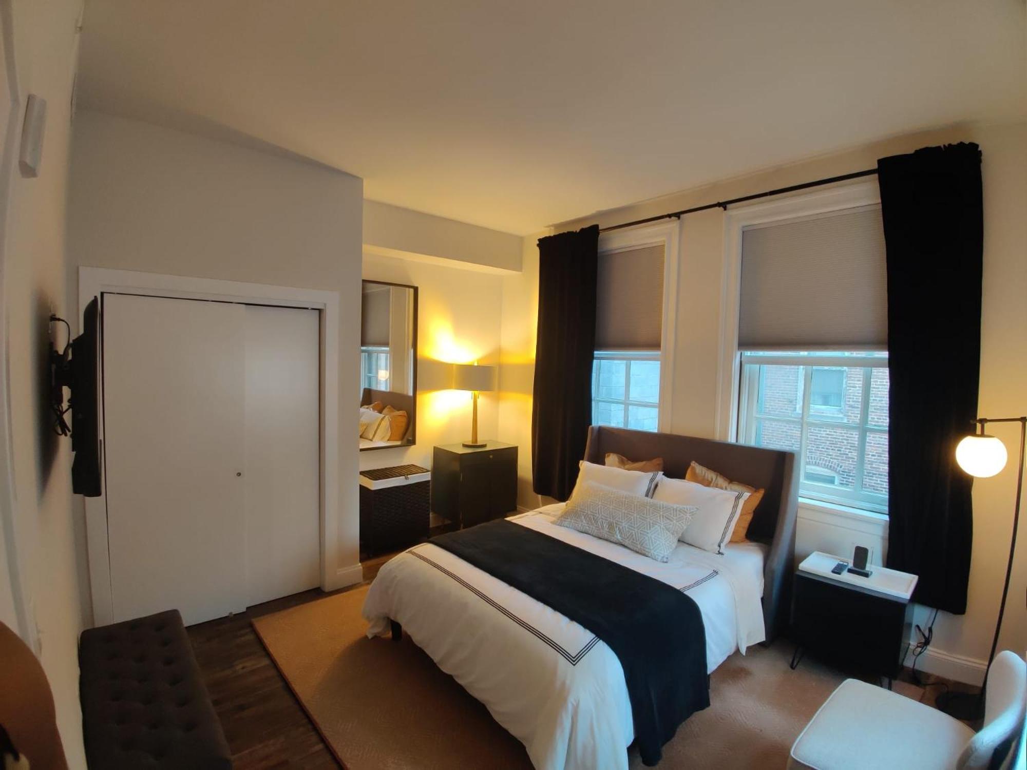 Inner Harbor's Best Furnished Luxury Apartments apts - Property Image 10