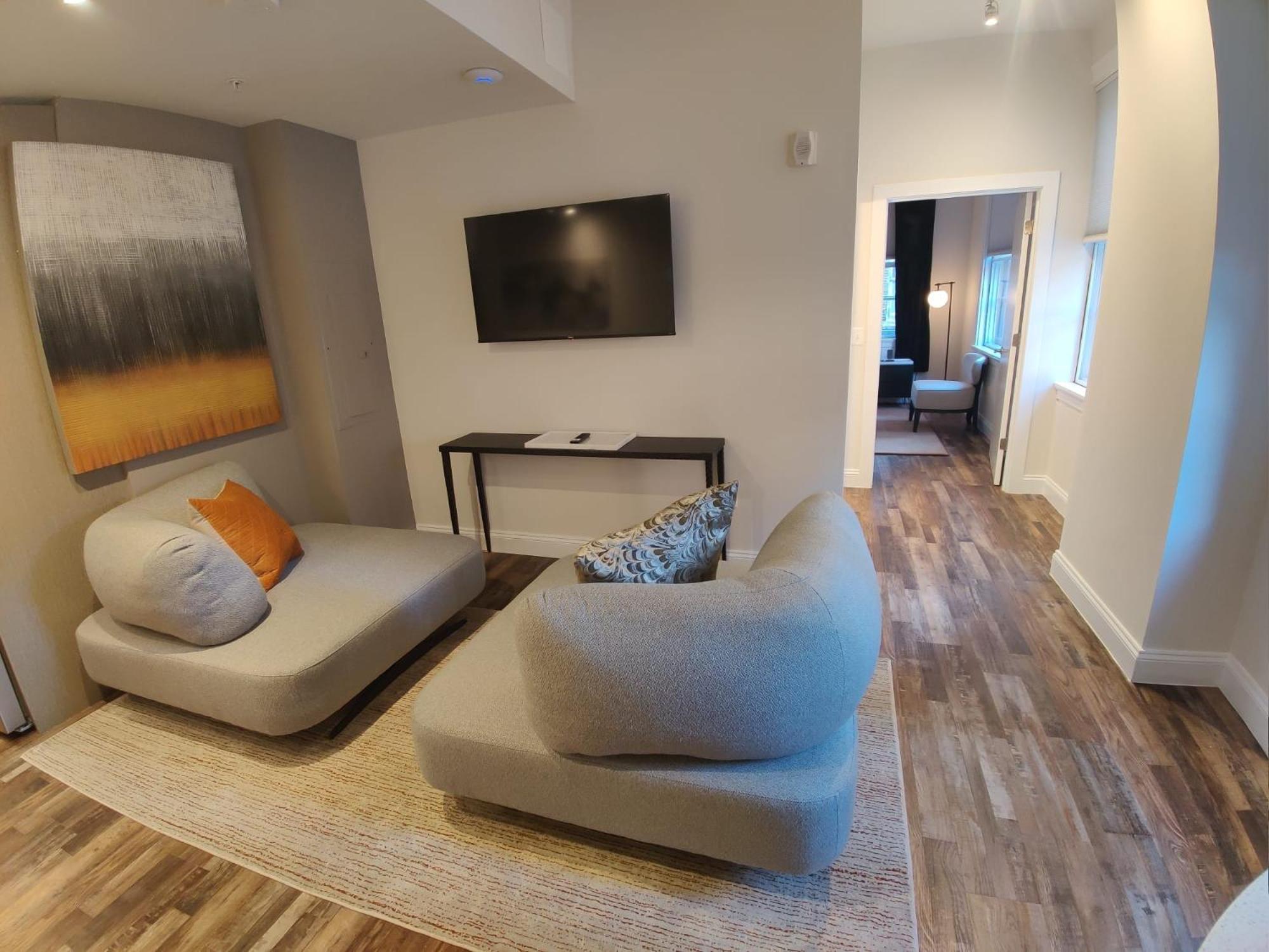 Inner Harbor's Best Furnished Luxury Apartments apts - Property Image 17